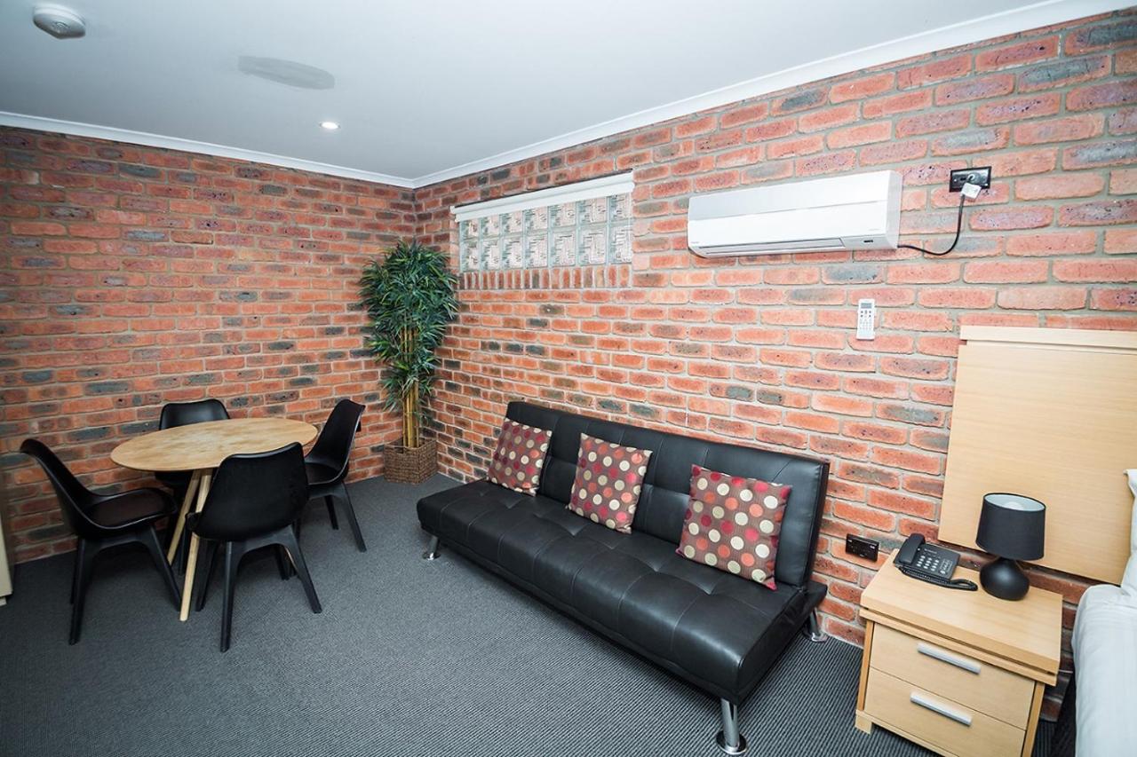 Family Room (2 Adults + 3 Children) photo 2