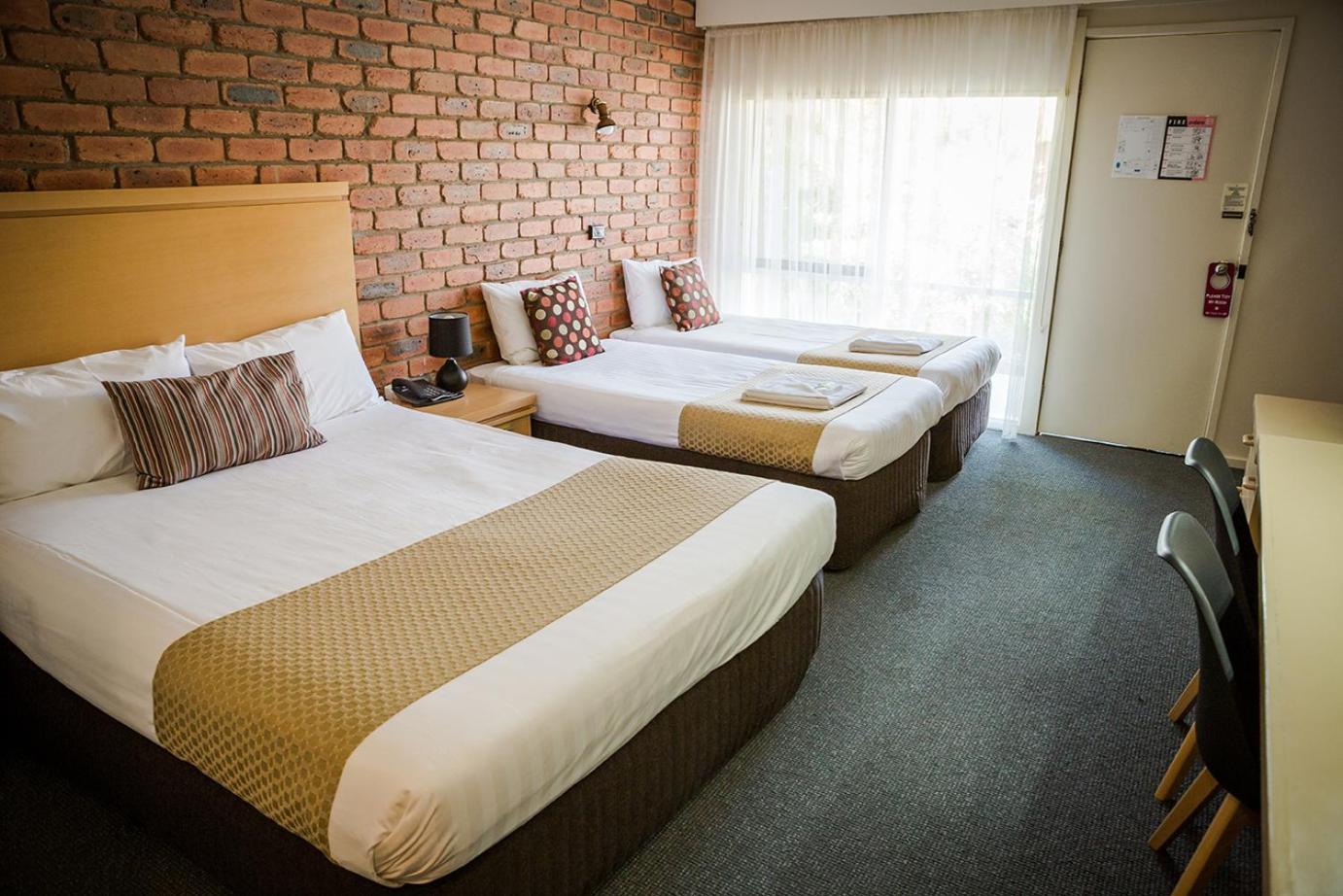 Quadruple Room with Private Bathroom