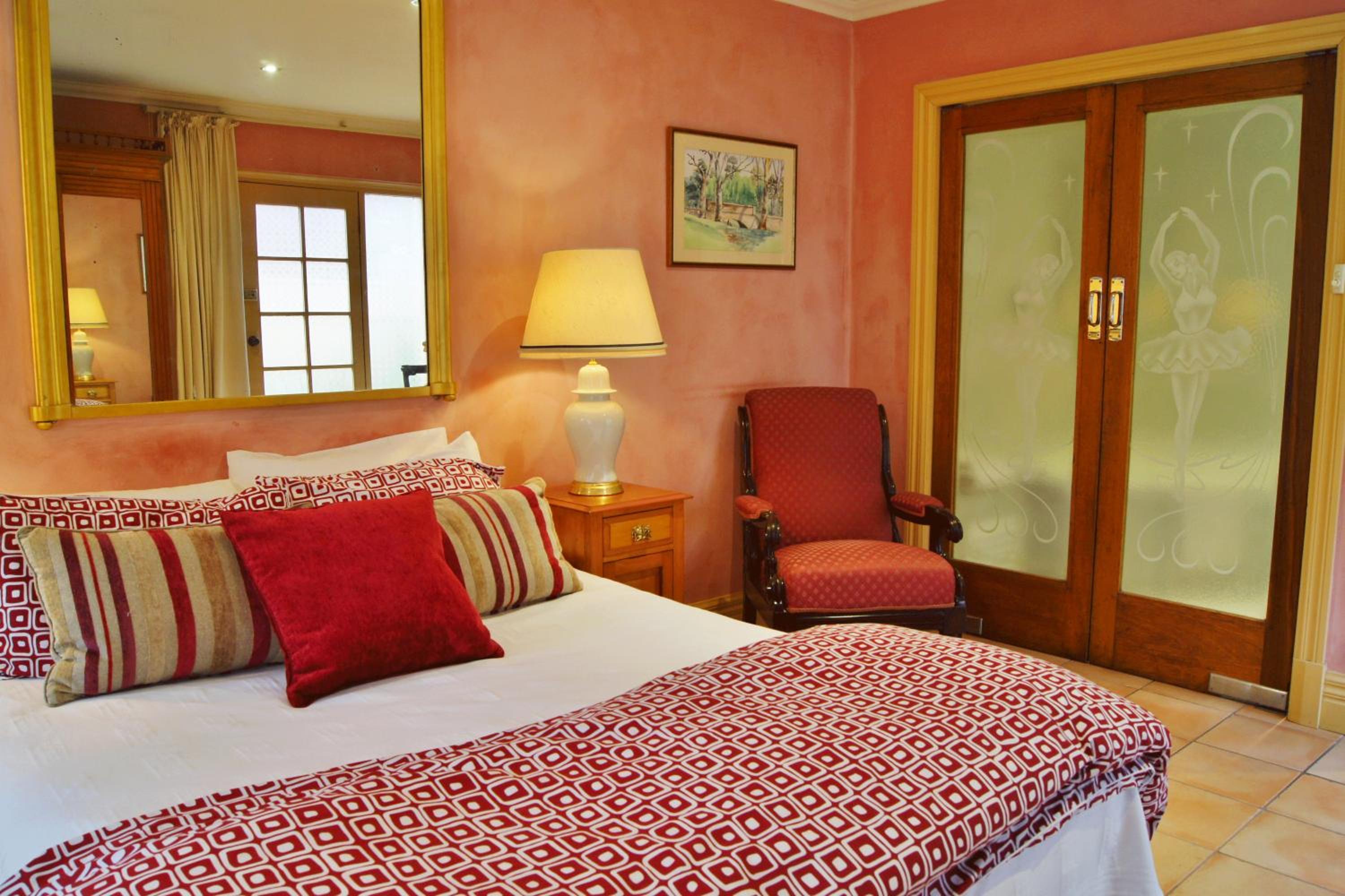 Champagne Spa Suite (38A Melbourne street, North Adelaide)