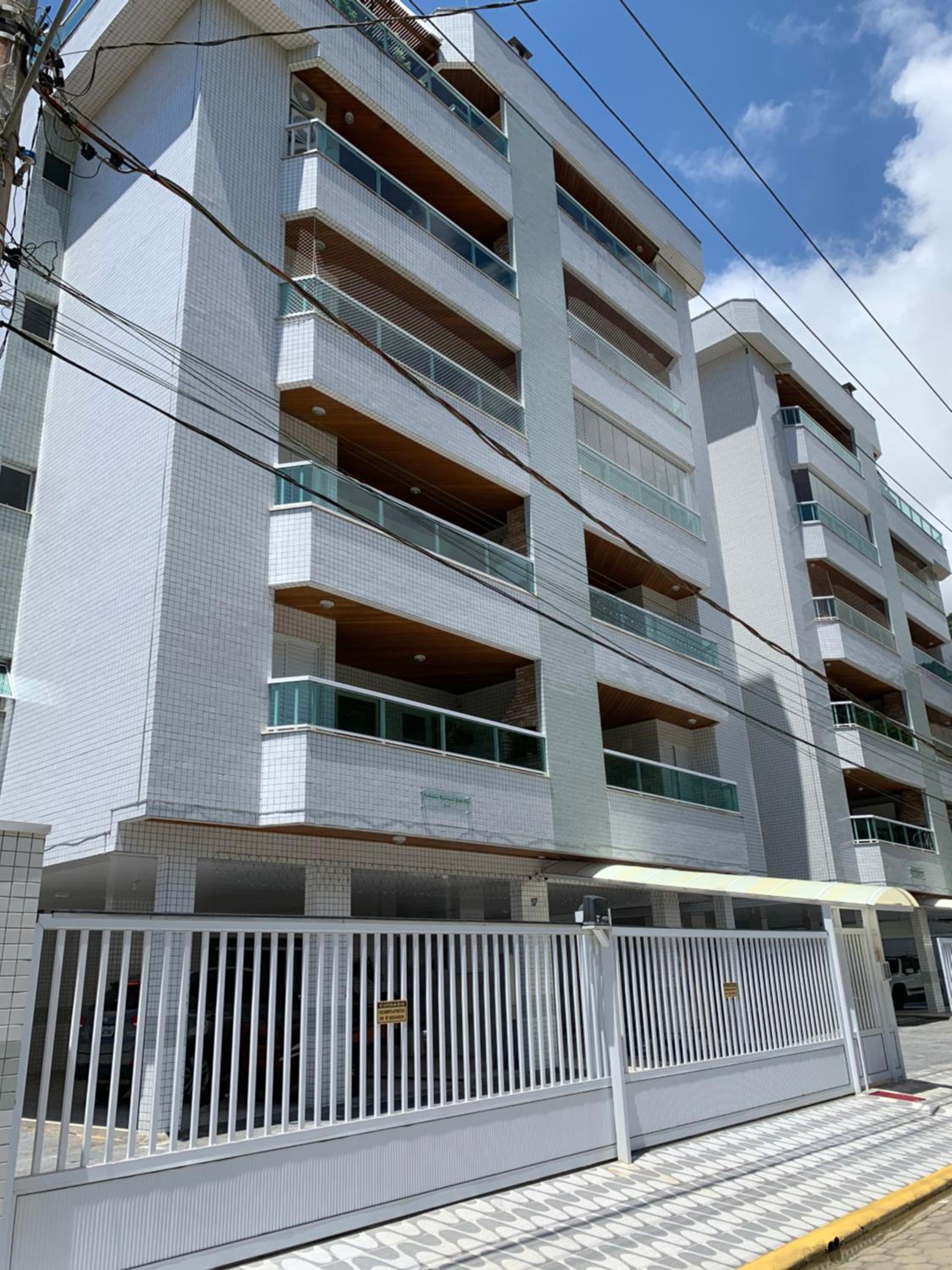 Apartment with Balcony - Photo 14