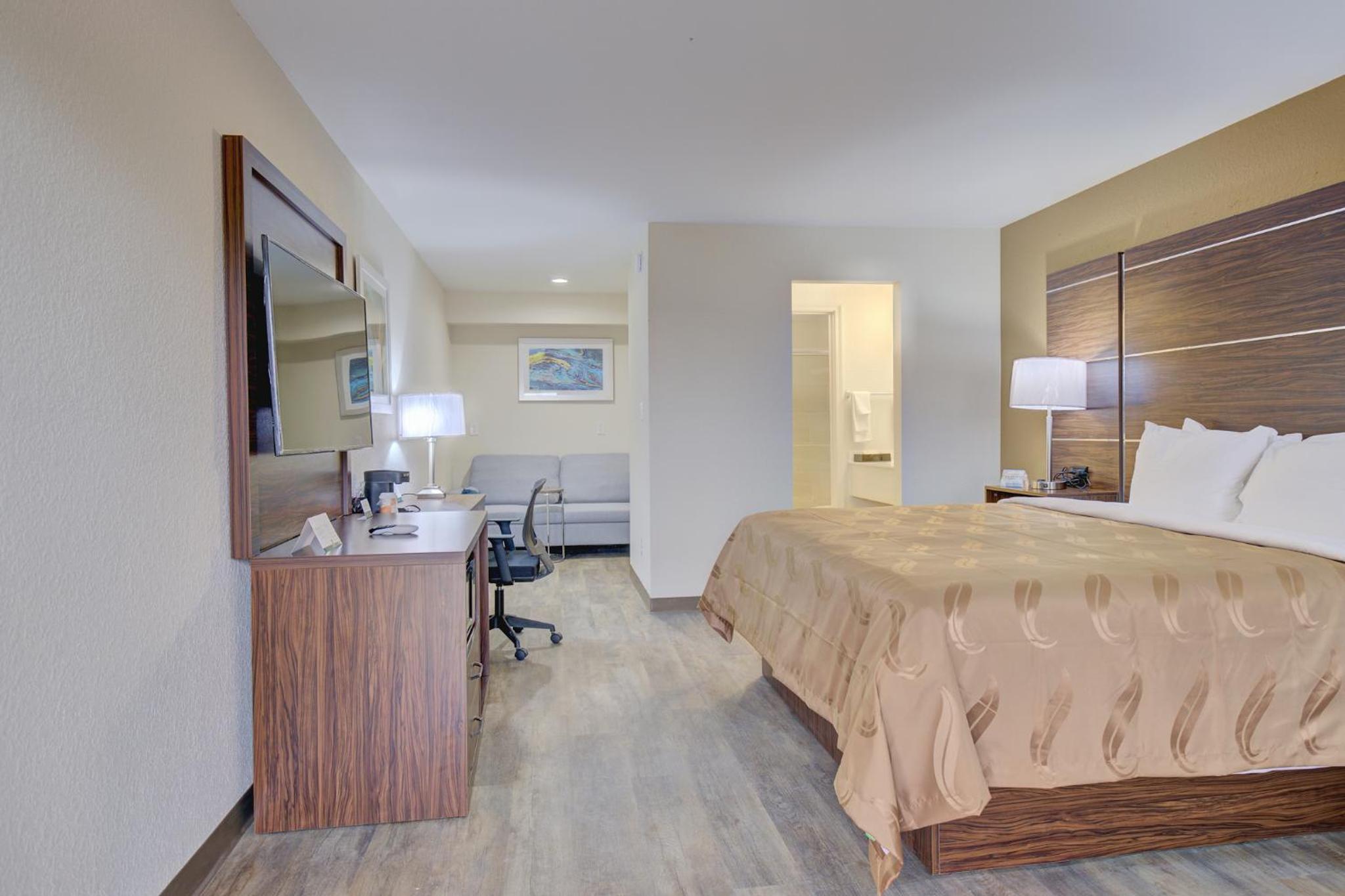 Deluxe King Suite