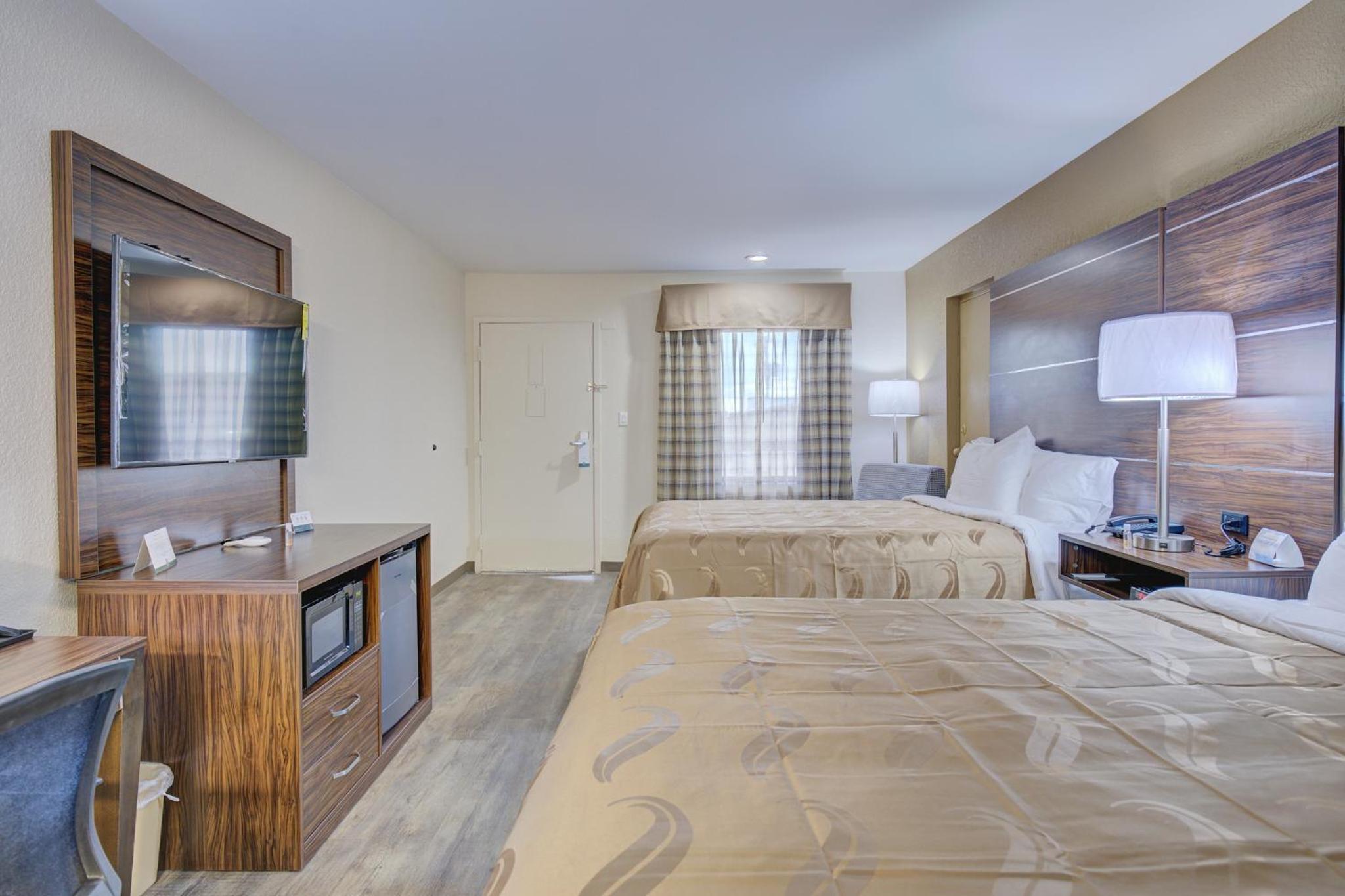 Deluxe Queen Room