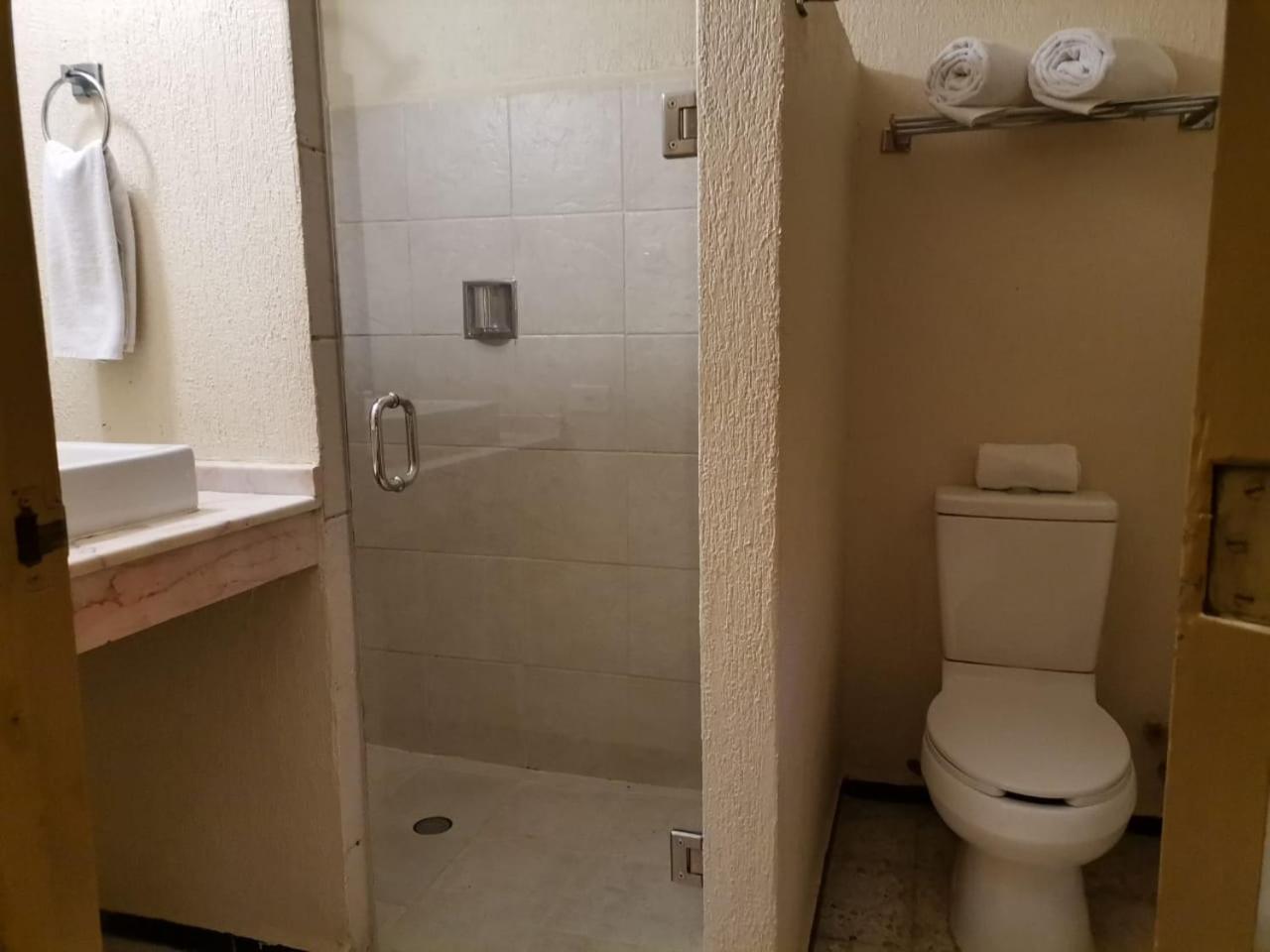 Standard Double Room - Photo 6