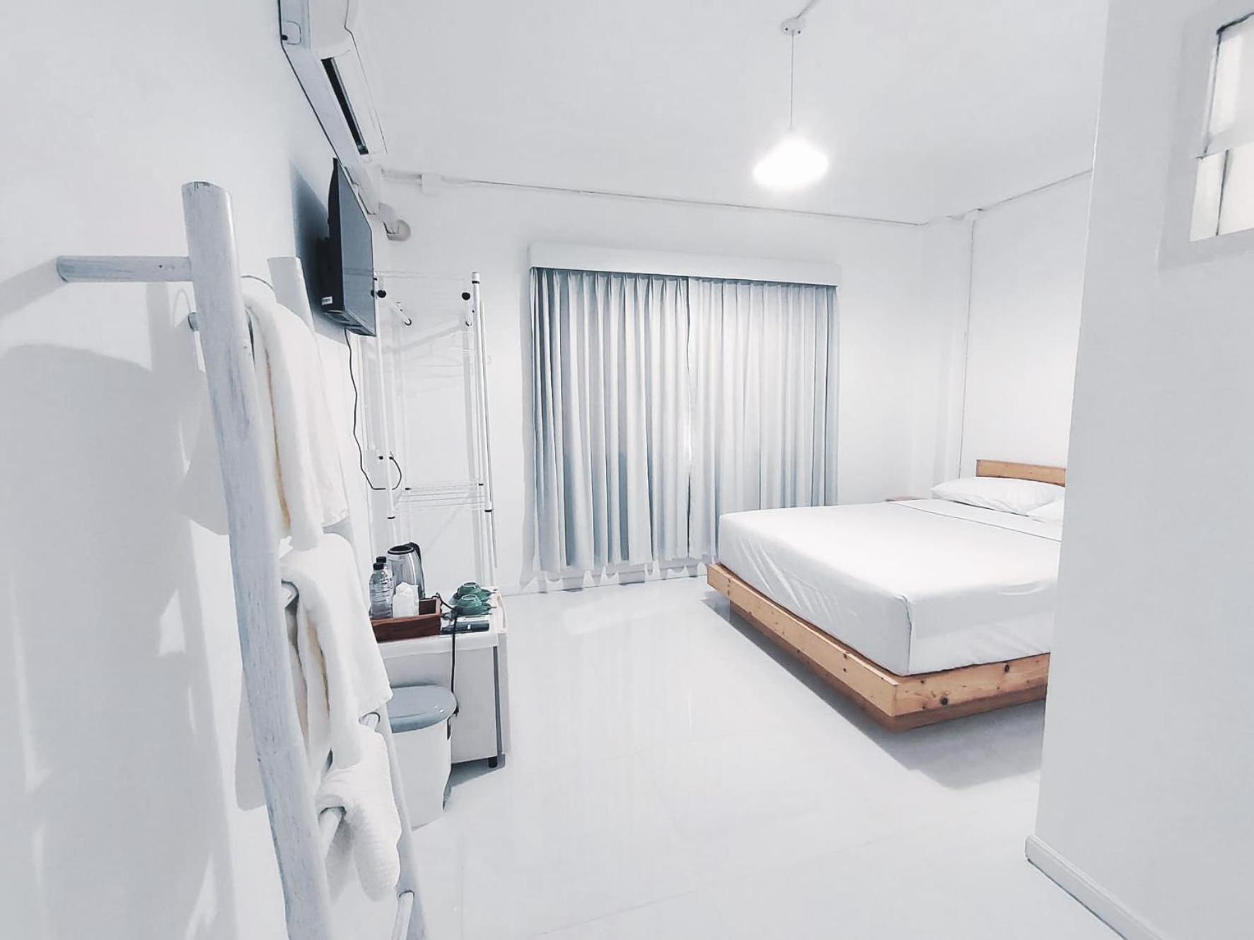 Double Room - Photo 13