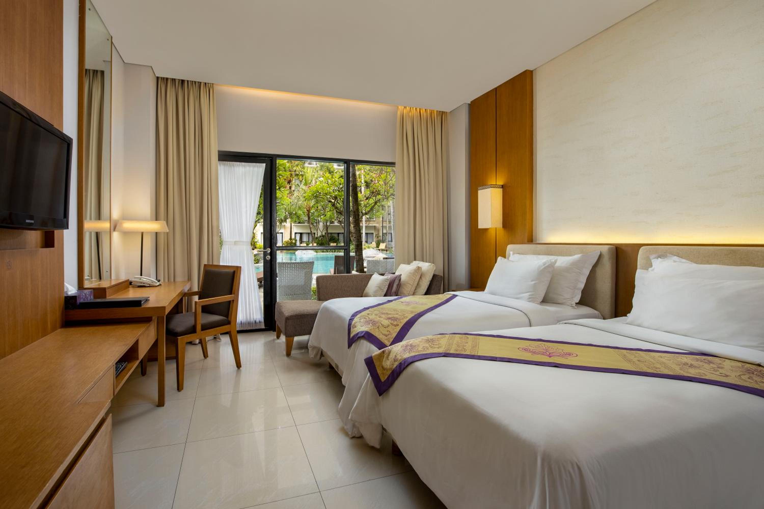 Deluxe Double or Twin Room Poolside