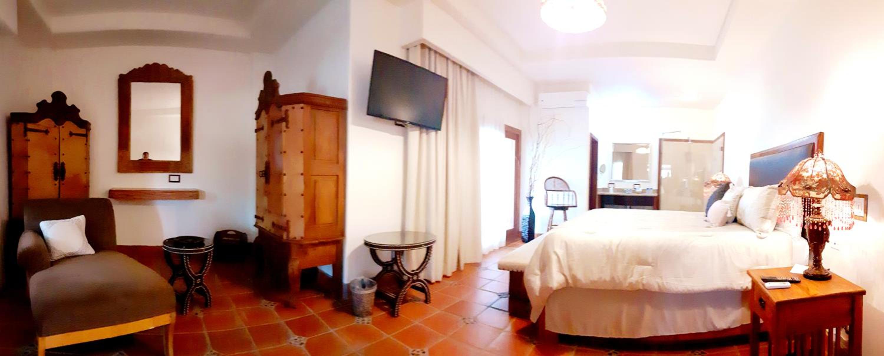 King Suite with Balcony photo 1