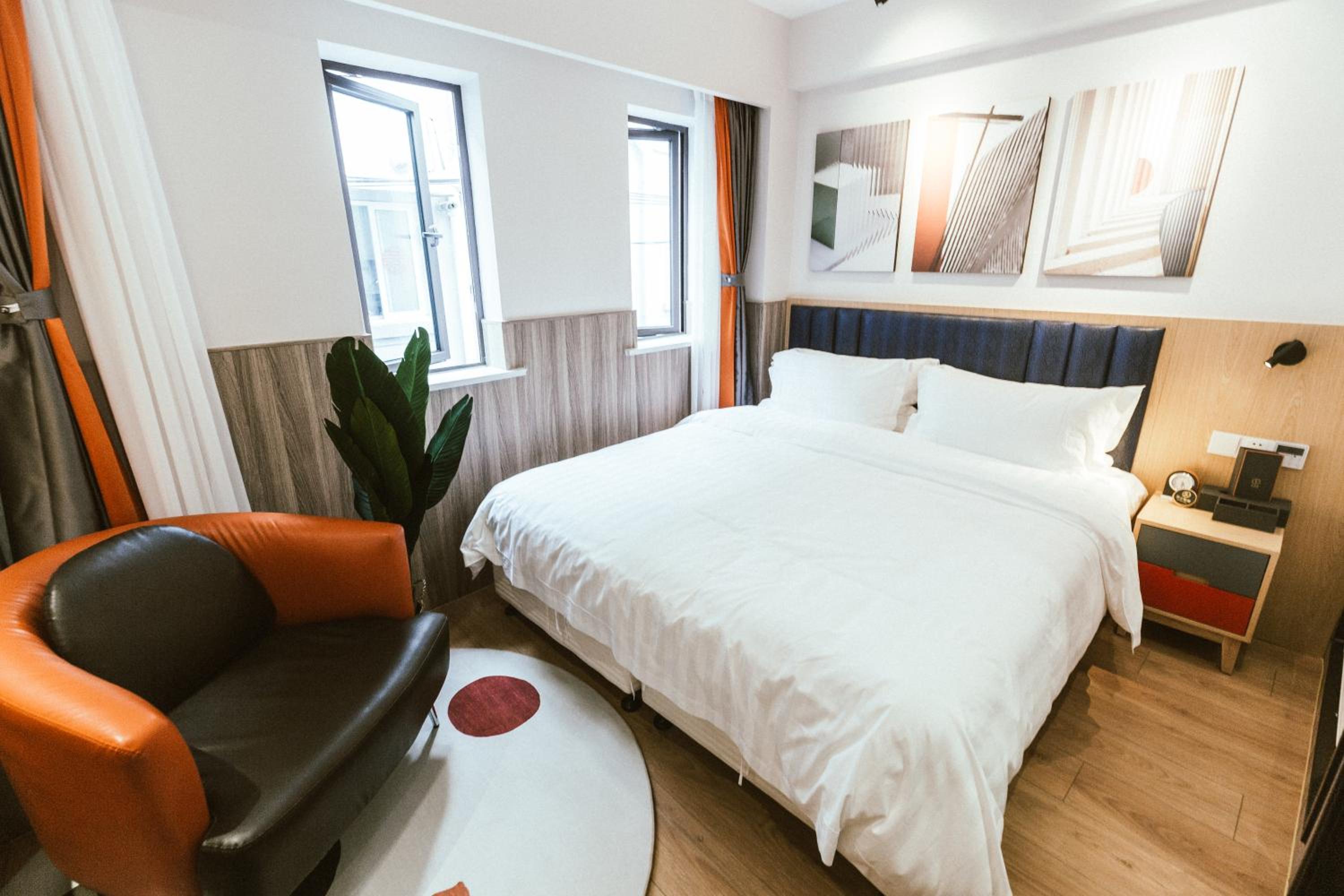 Deluxe Queen Room