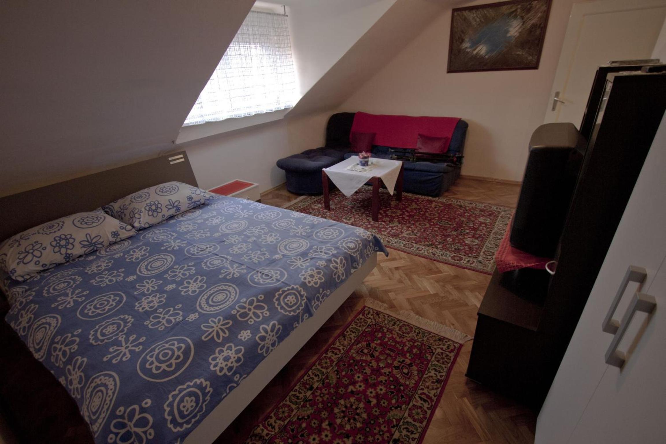One-Bedroom Apartment - Non-Smoking