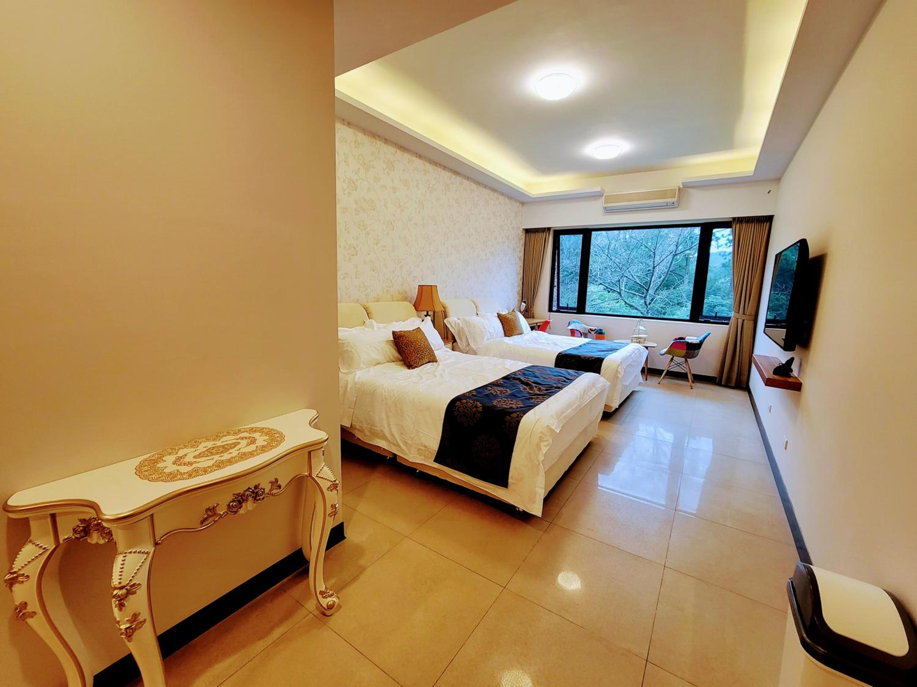 Quadruple Room with Mountain View photo 1