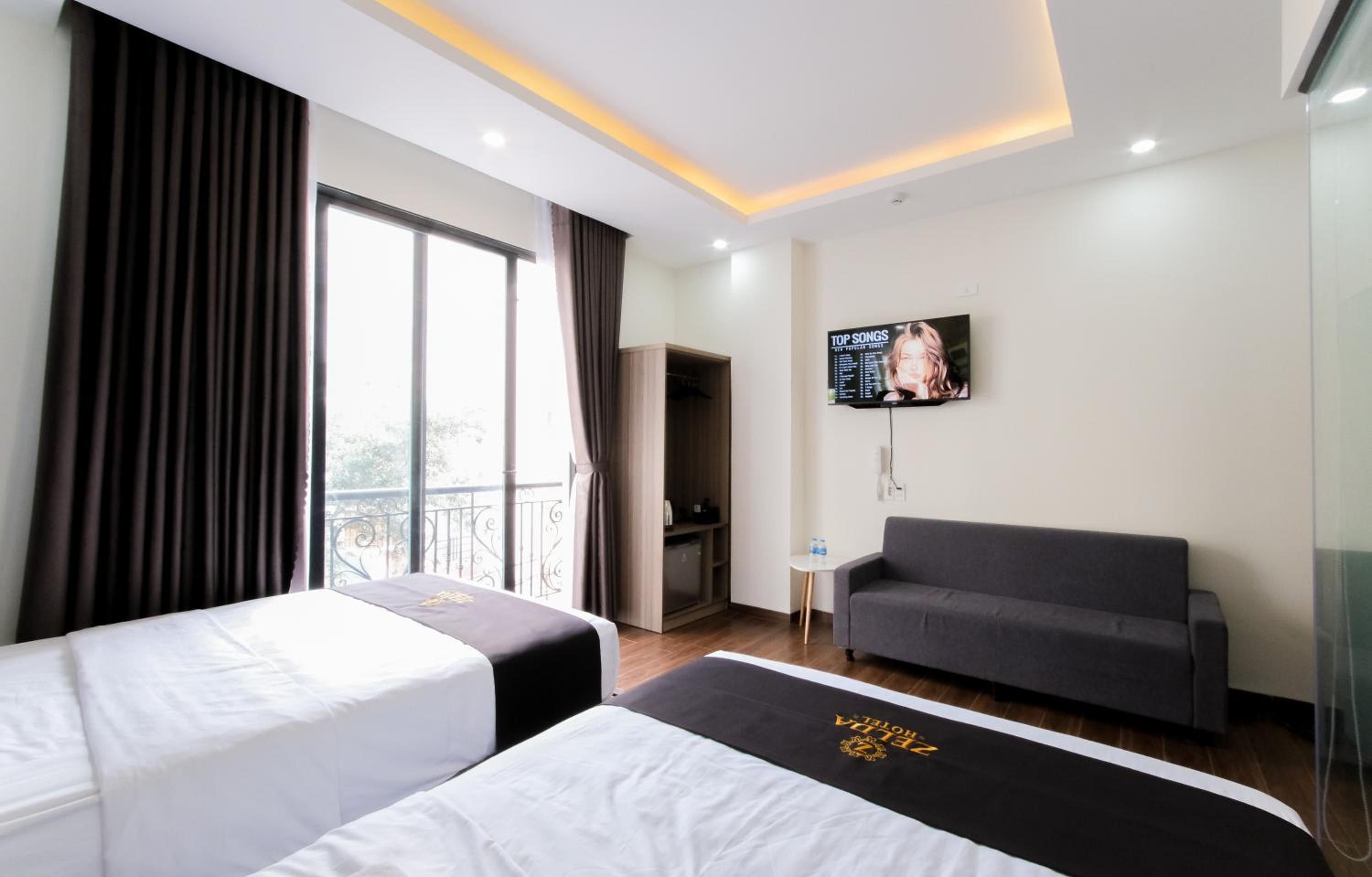 Family Suite with Balcony - Photo 1