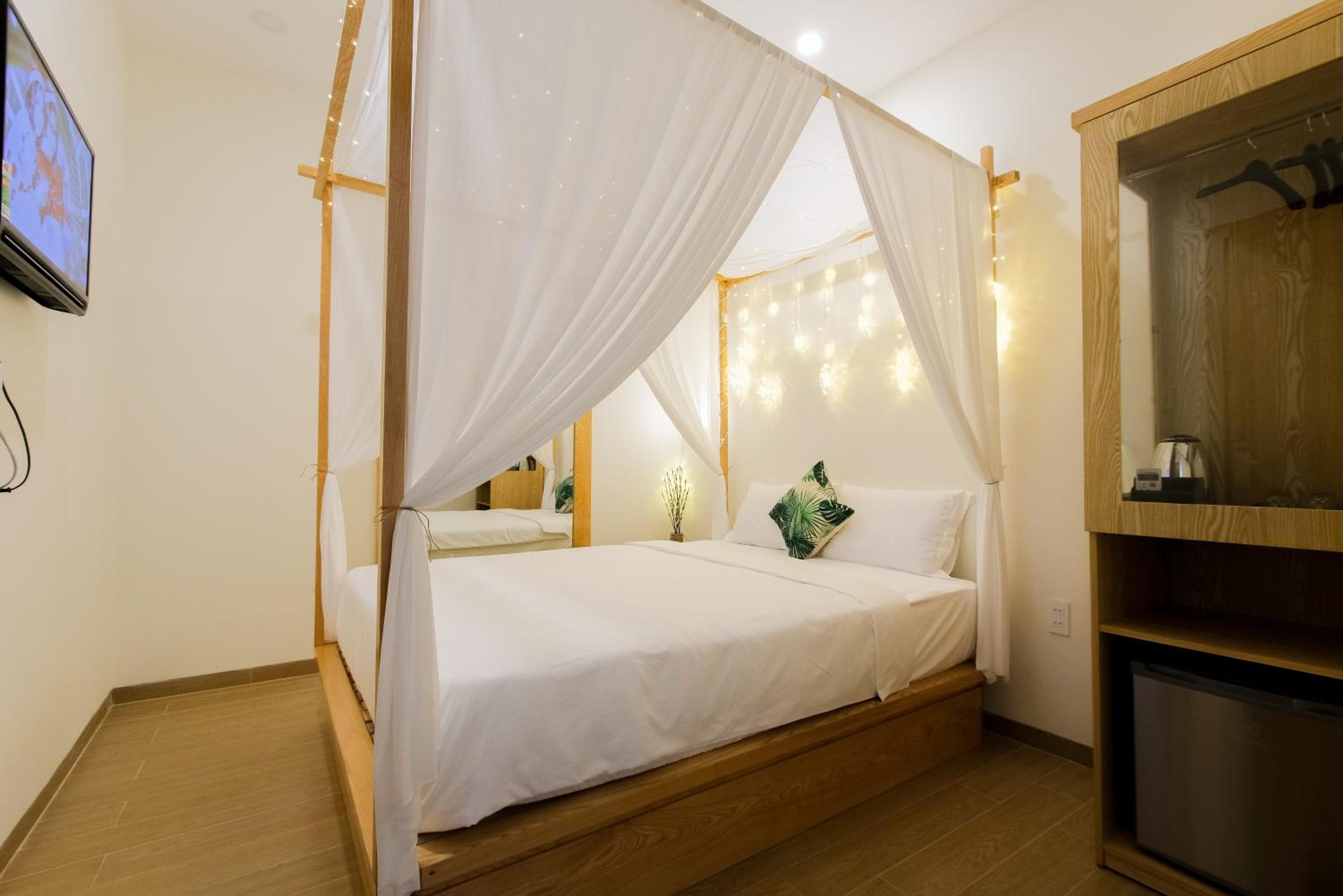 Deluxe King Room - Photo 1