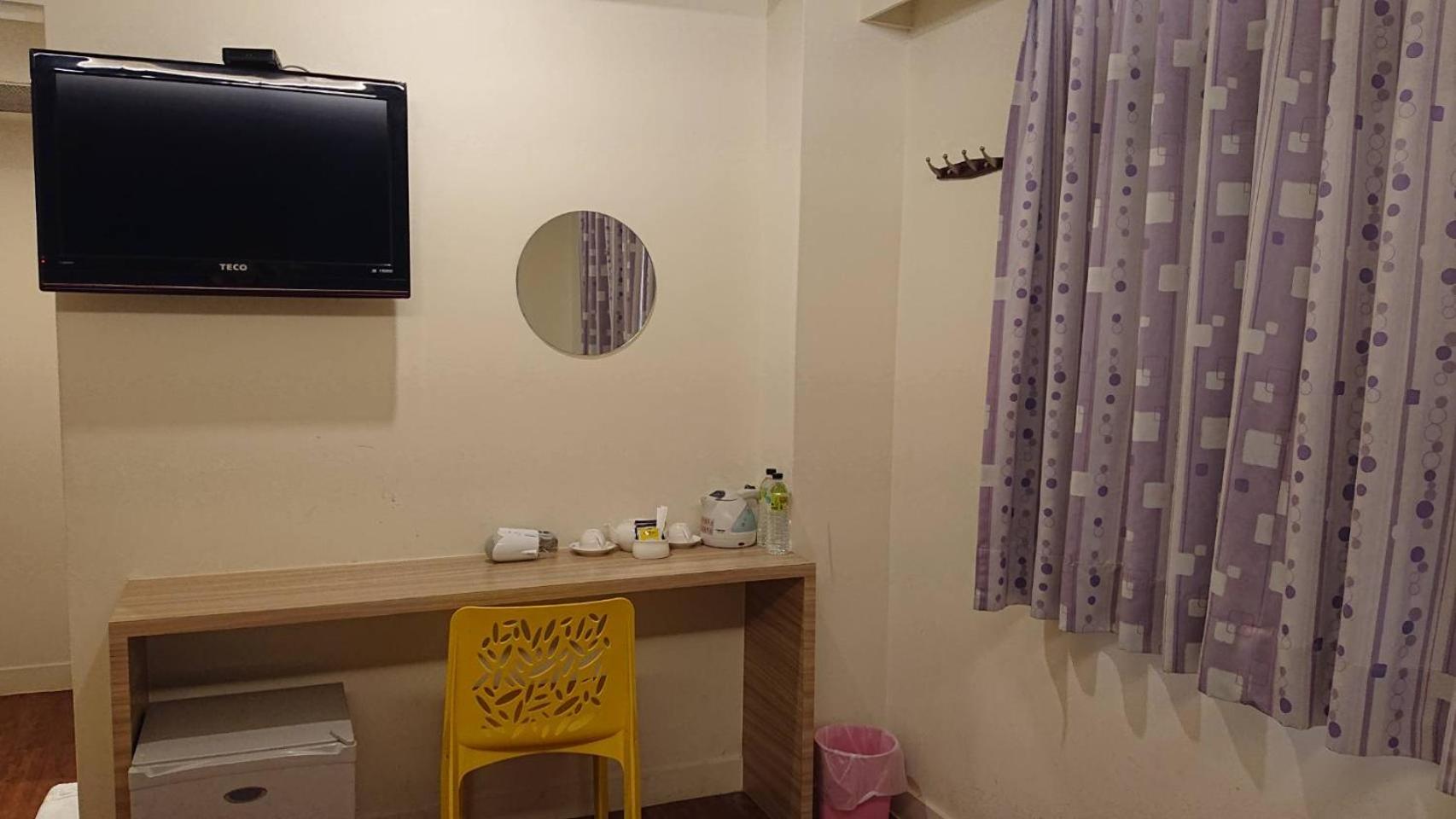 Economy Twin Room photo 3