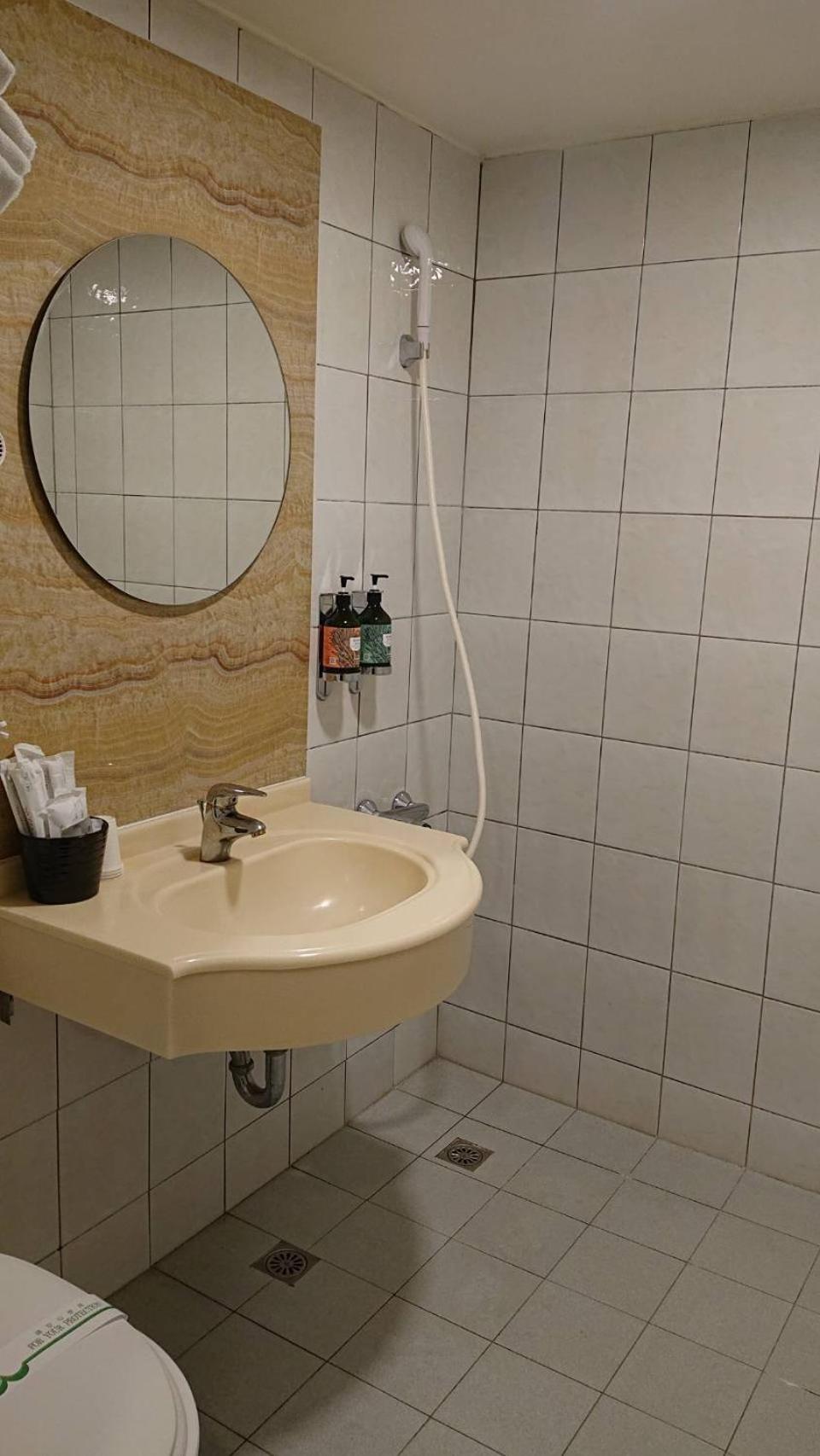 Economy Twin Room