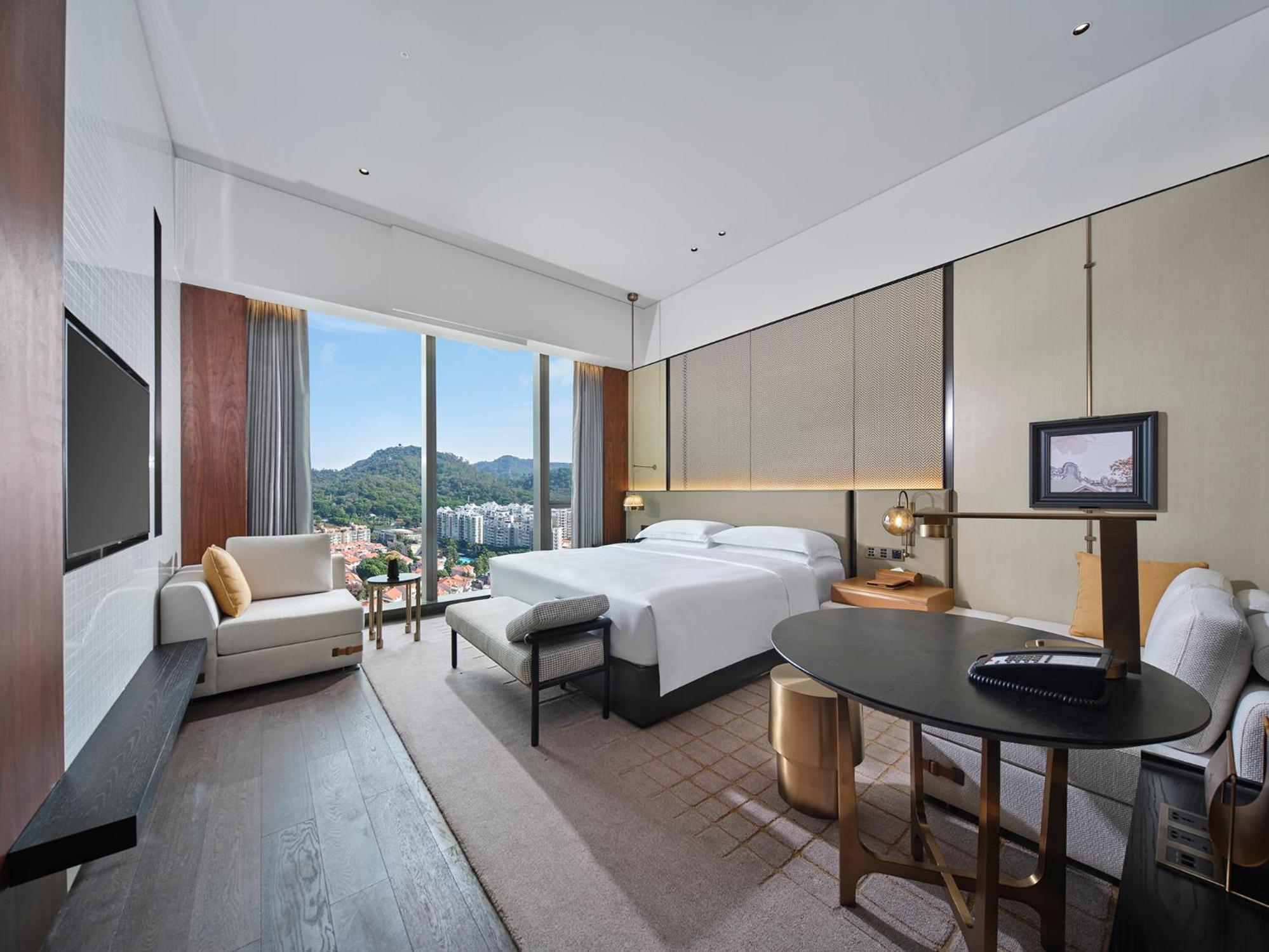 Classic King Room with City View - Photo 1