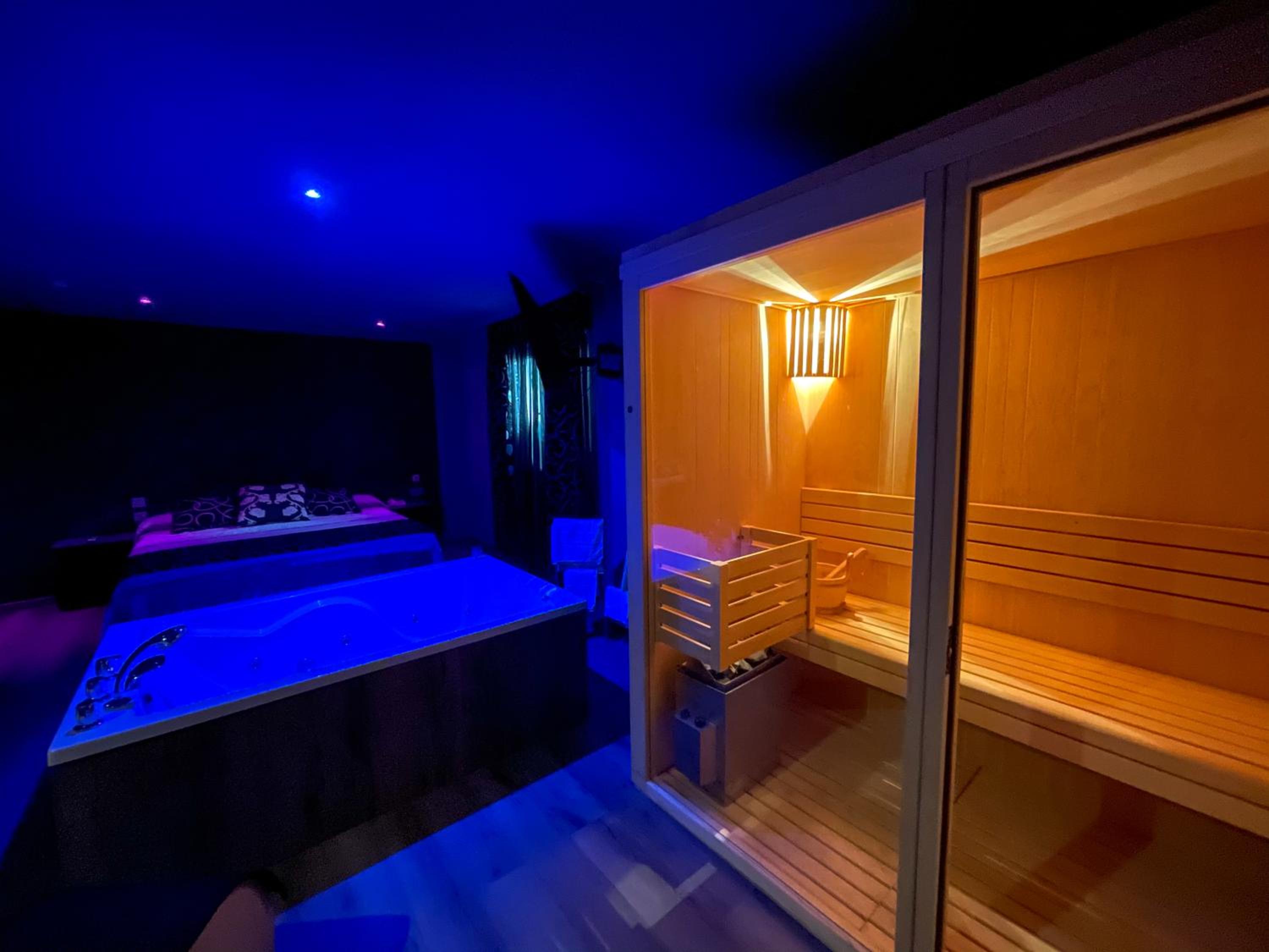 King Suite with Spa Bath - Photo 4