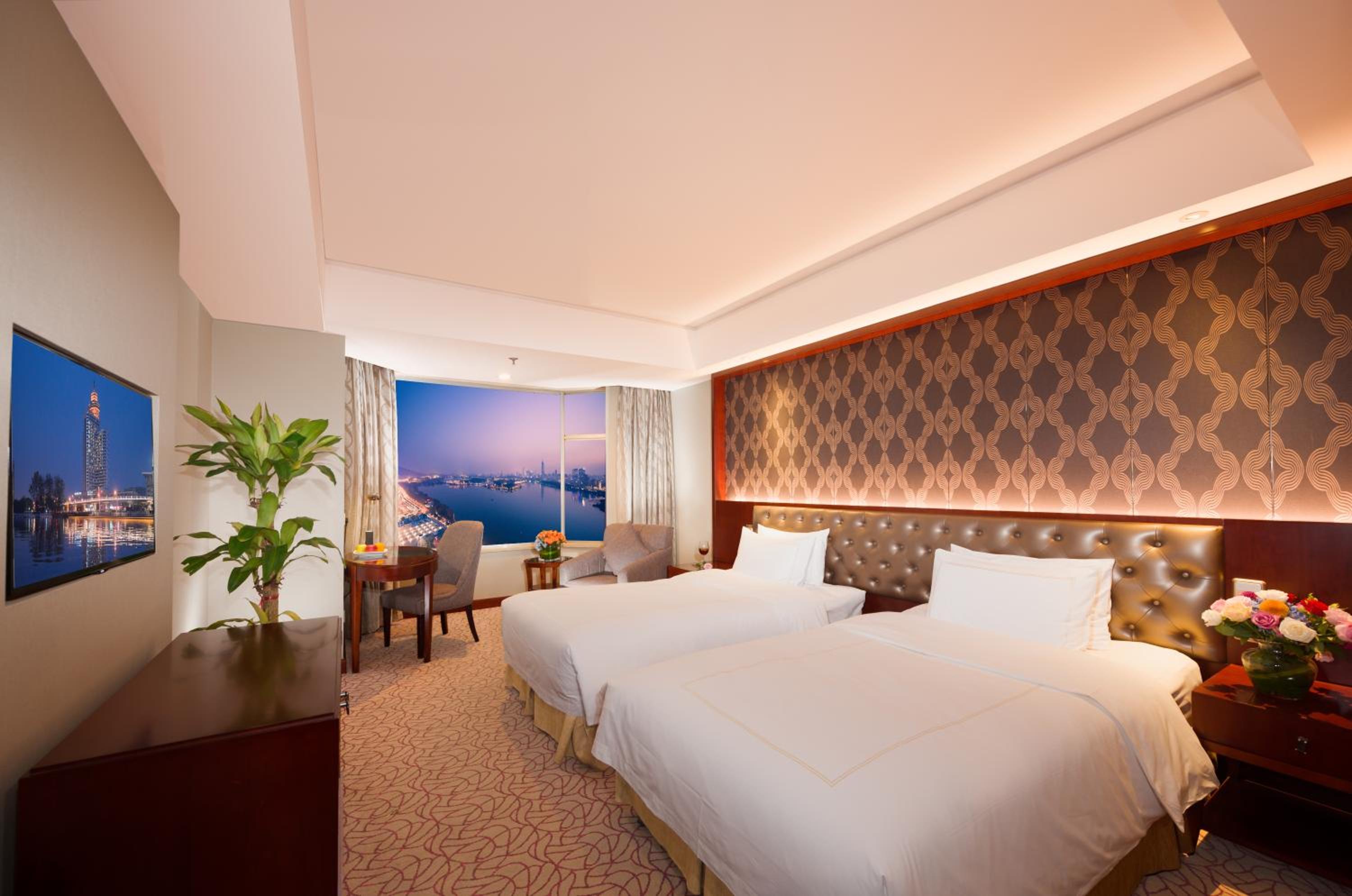 Standard Twin Room with Lake View photo 1