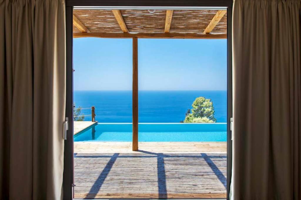 Three-Bedroom Villa photo 3