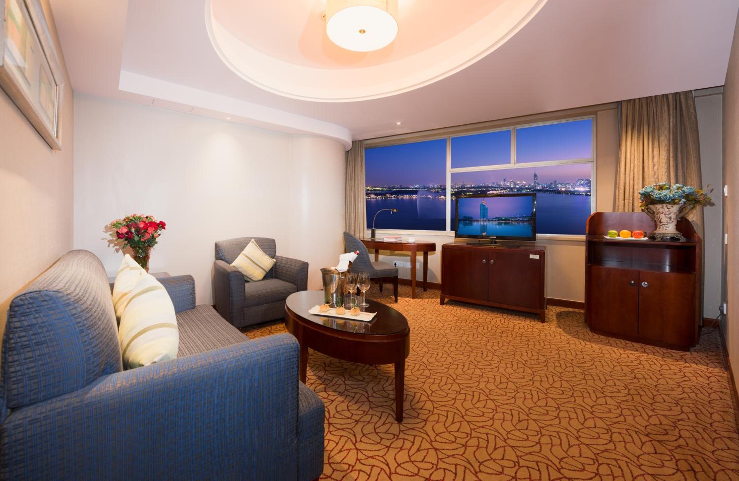 Deluxe Suite photo 3