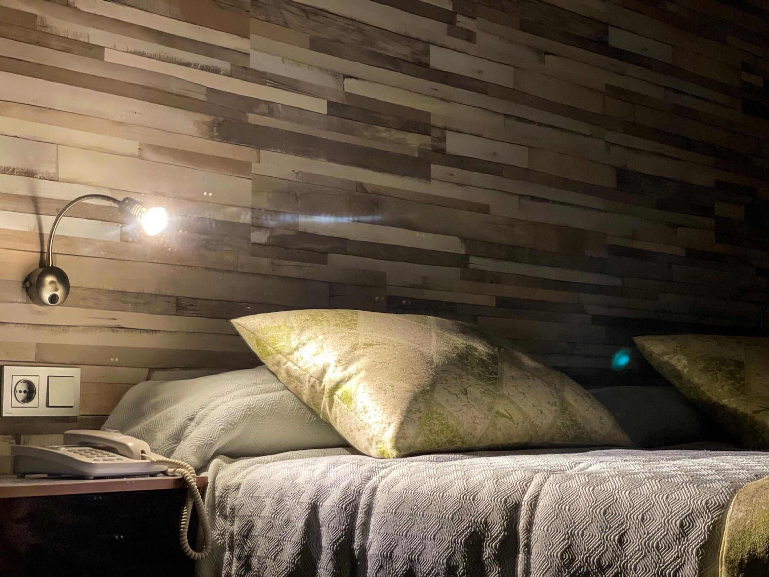 Twin Room - Photo 11