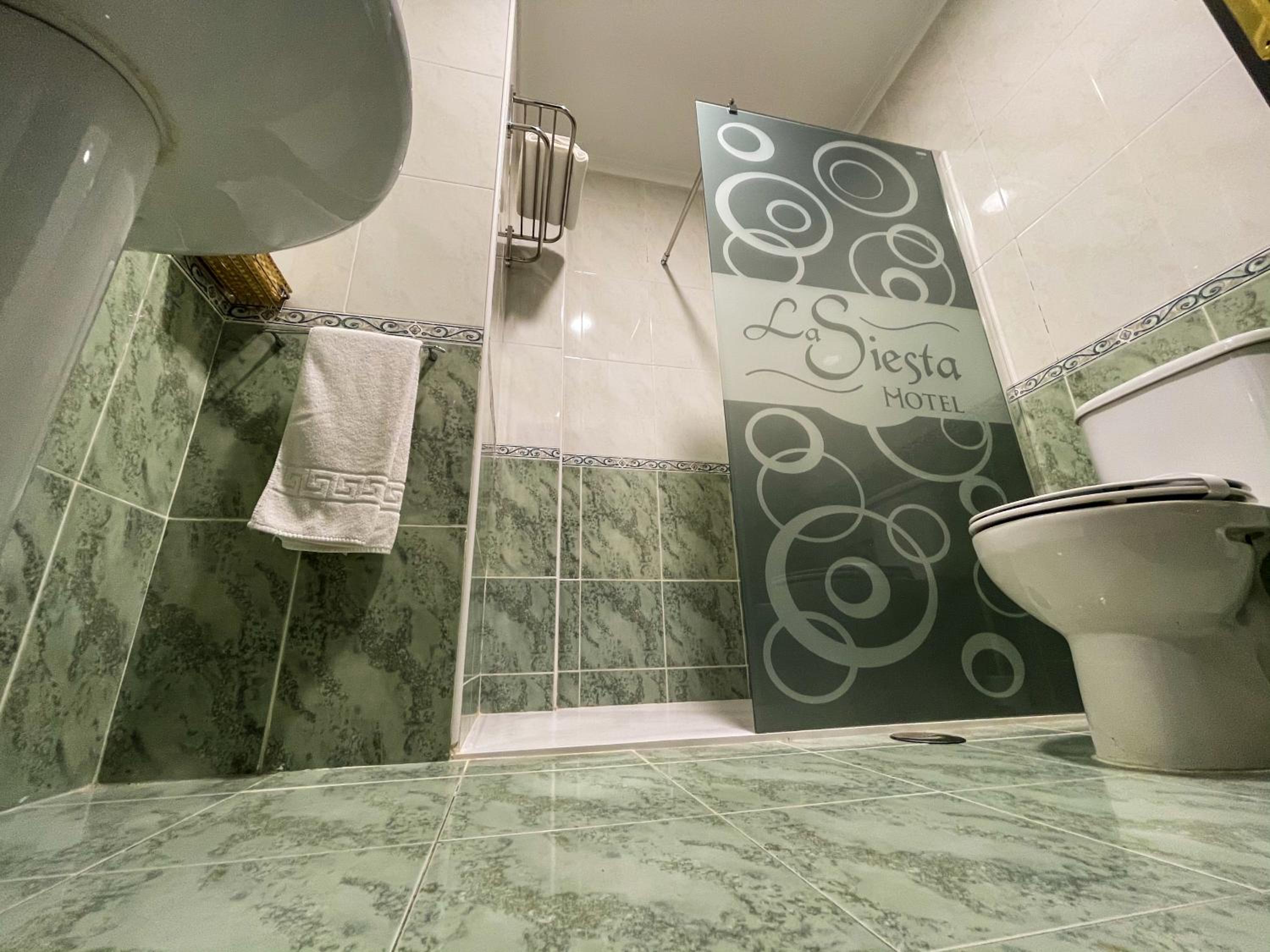 Standard Double Room - Photo 2