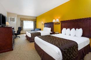 1 King Bed, Corner Suite, Non-Smoking - Photo 1