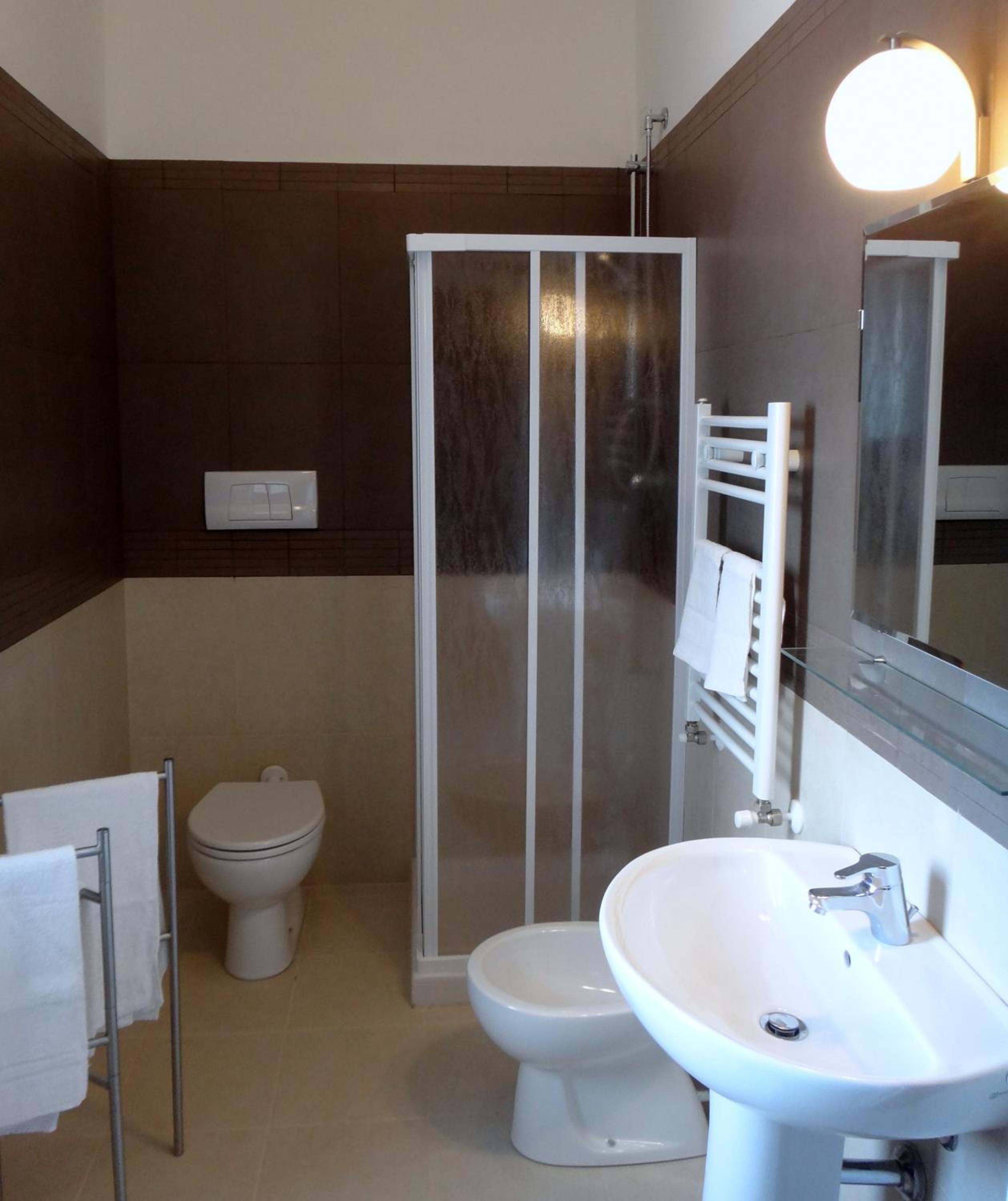 Apartment with Balcony - Photo 7