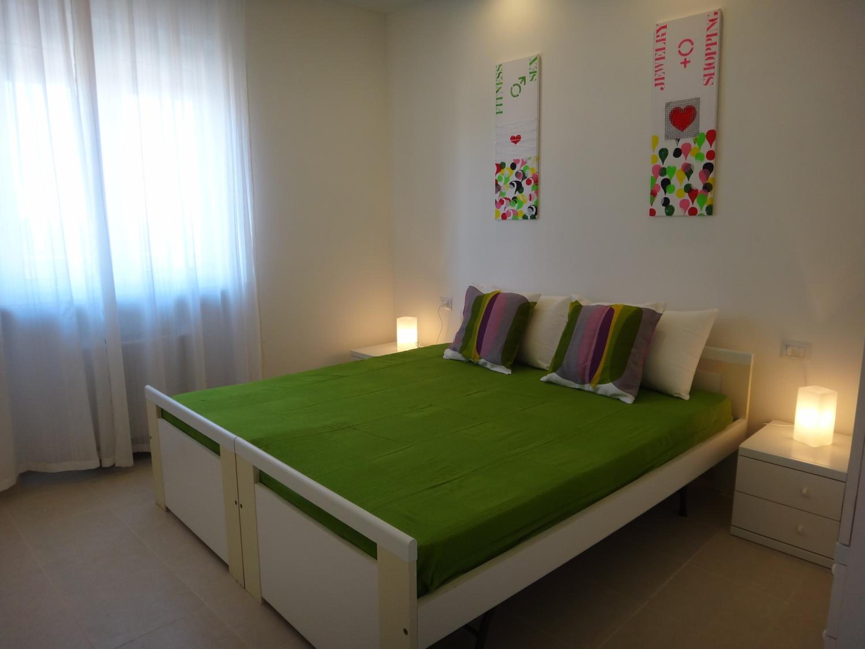 Apartment with Balcony - Photo 5