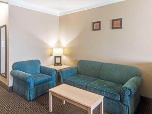 Queen Suite with Two Queen Beds - Non-Smoking - Photo 14