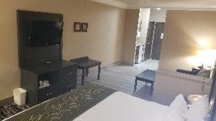 Queen Suite with Two Queen Beds - Non-Smoking - Photo 10
