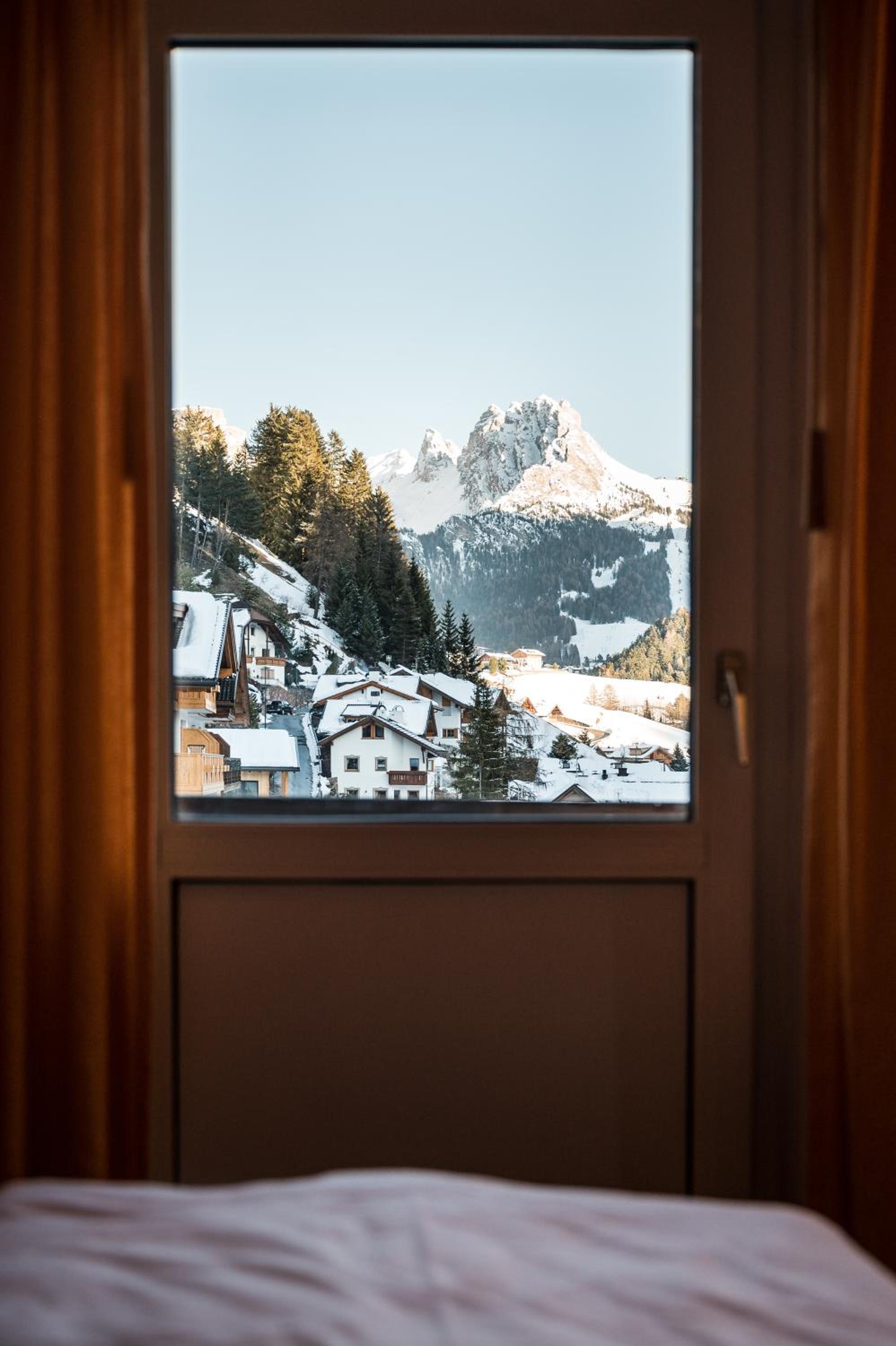 Classic Double Room with Balcony - Photo 8