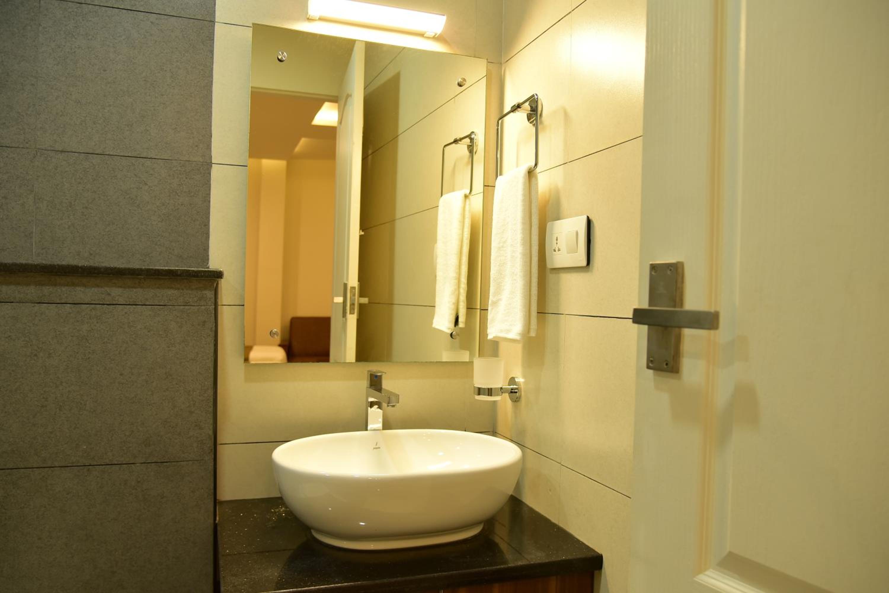Standard Double or Twin Room - Photo 2