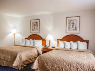 Deluxe Queen Room with Two Queen Beds - Non-Smoking - Photo 7