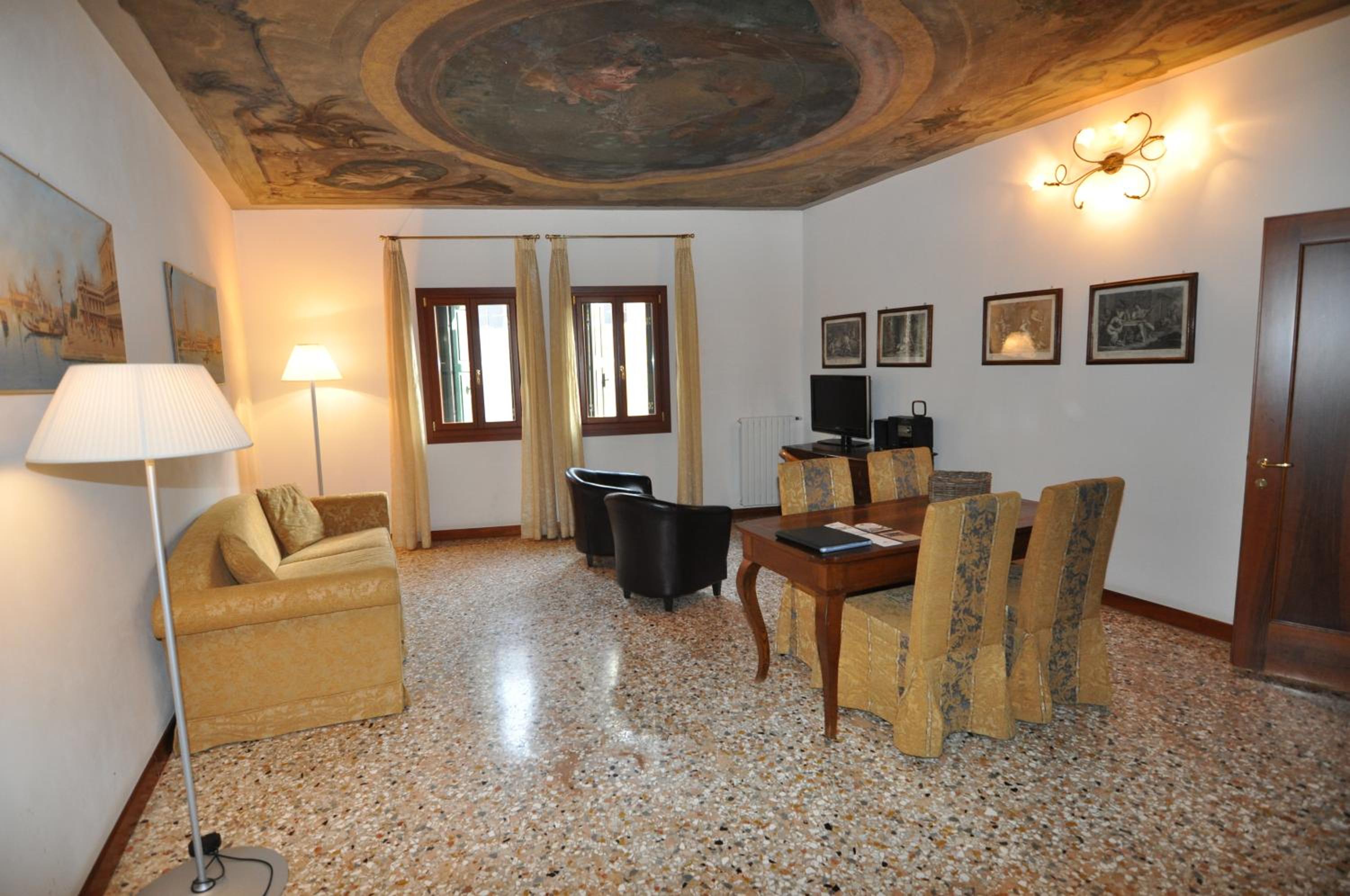 Ca' Tiziano Two-Bedroom Apartment photo 2