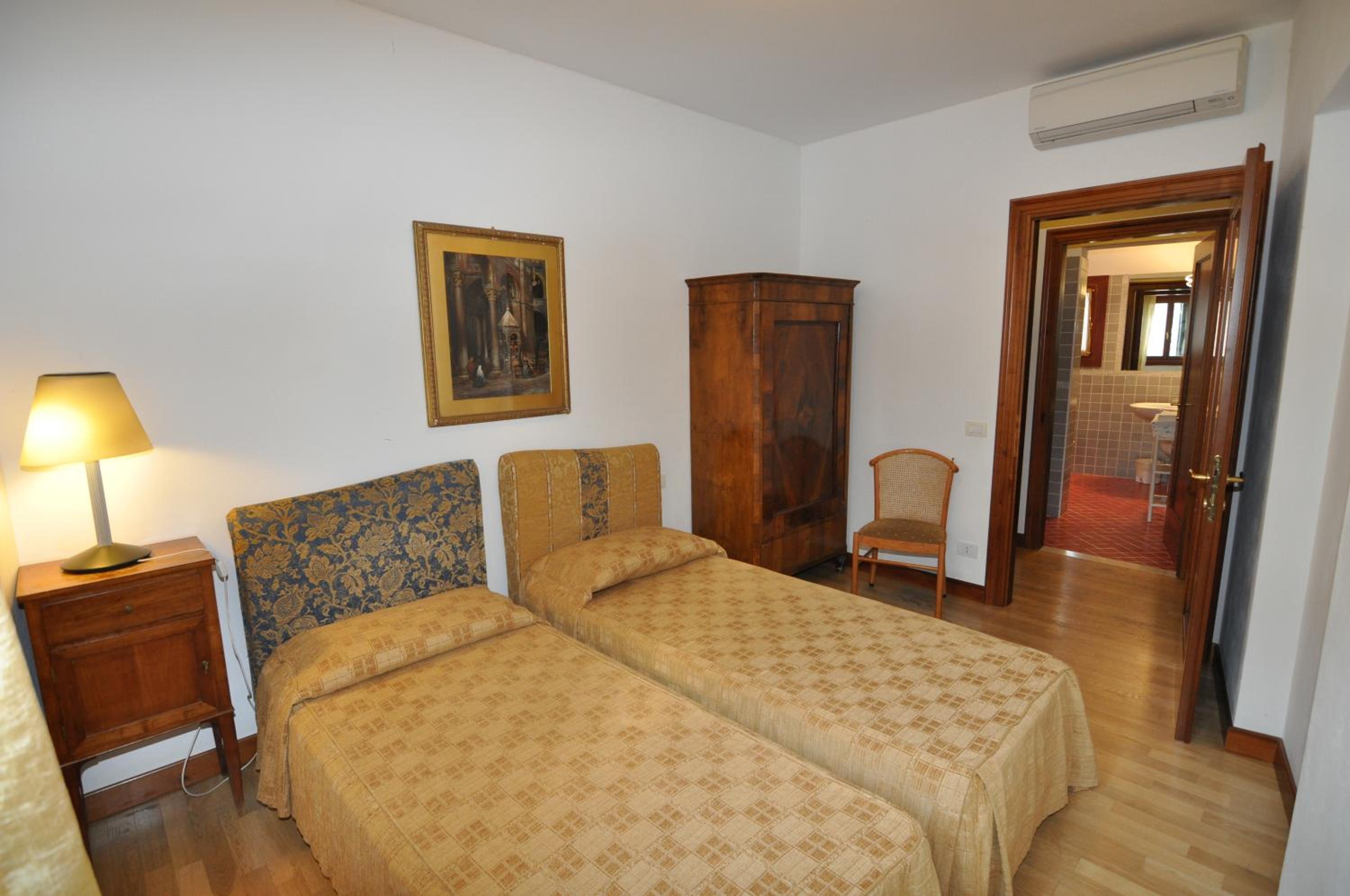 Ca' Tiziano Two-Bedroom Apartment photo 3