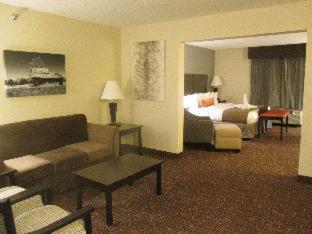 Family Suite with One King Bed and Two Queen Beds - Non-Smoking