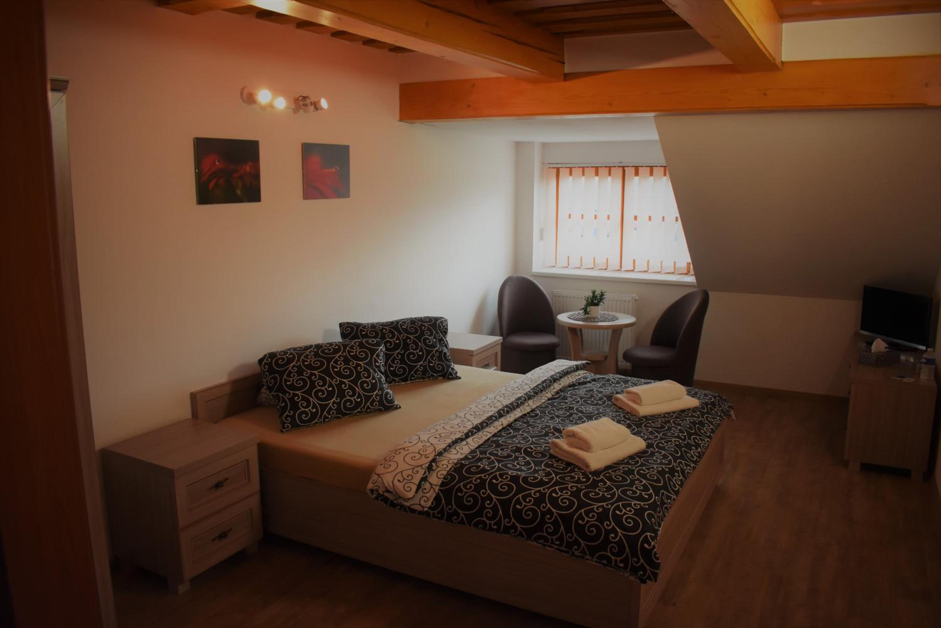 Double Room with Private Bathroom - Photo 20