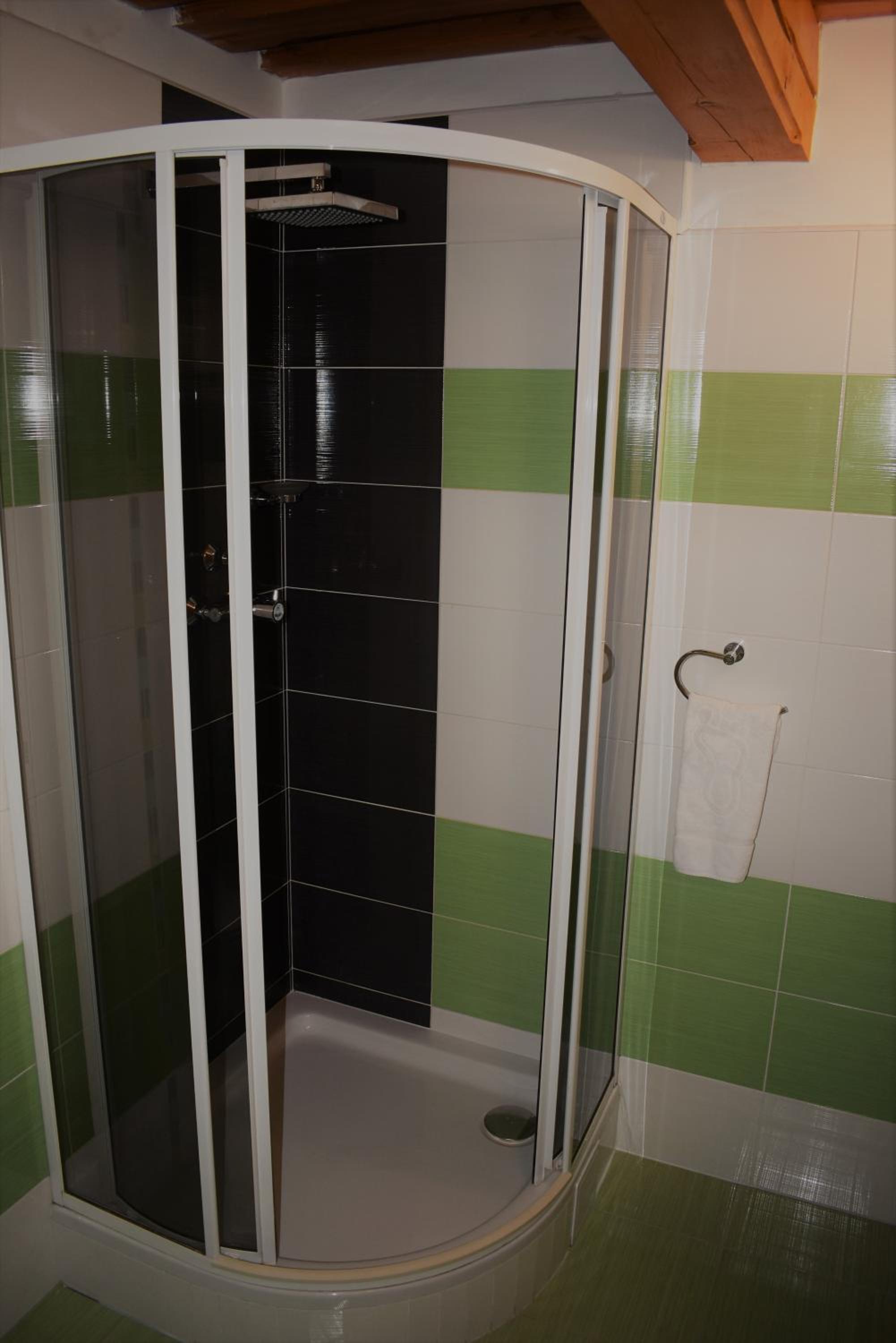 Double Room with Private Bathroom - Photo 10