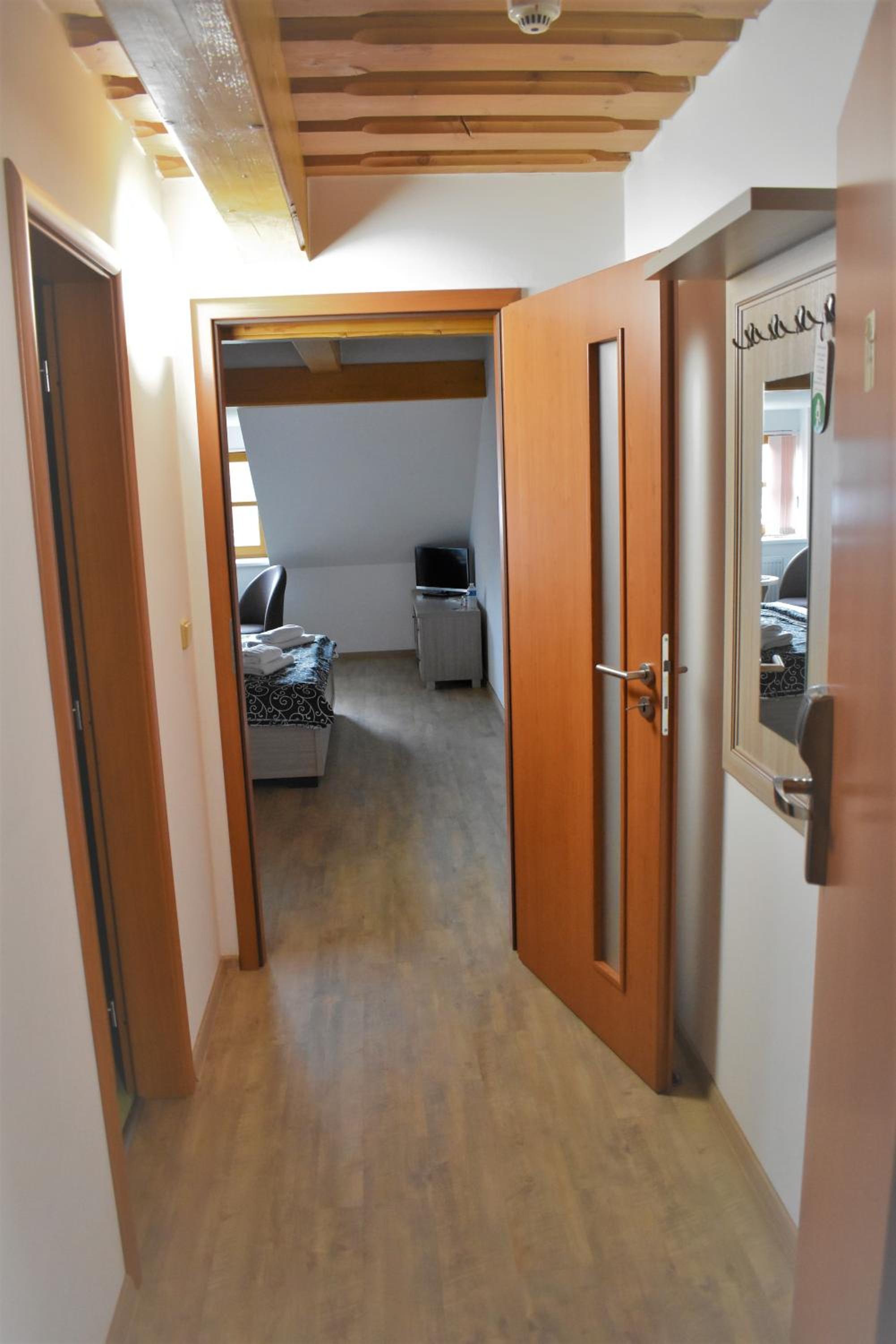 Double Room with Private Bathroom - Photo 19