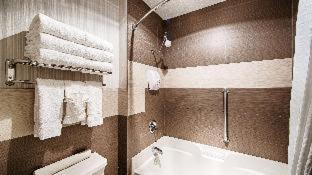 King Suite with Roll-In Shower and Sofa Bed - Disability/Non-Smoking - Photo 6