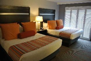 King Suite with Roll-In Shower and Sofa Bed - Disability/Non-Smoking - Photo 1