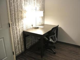 Queen Suite with Two Queen Beds and Roll-in Shower - Disability Access - Photo 10