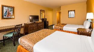 King Room with Bath Tub - Mobility/Hearing Accessible - Non-Smoking thumbnail 5