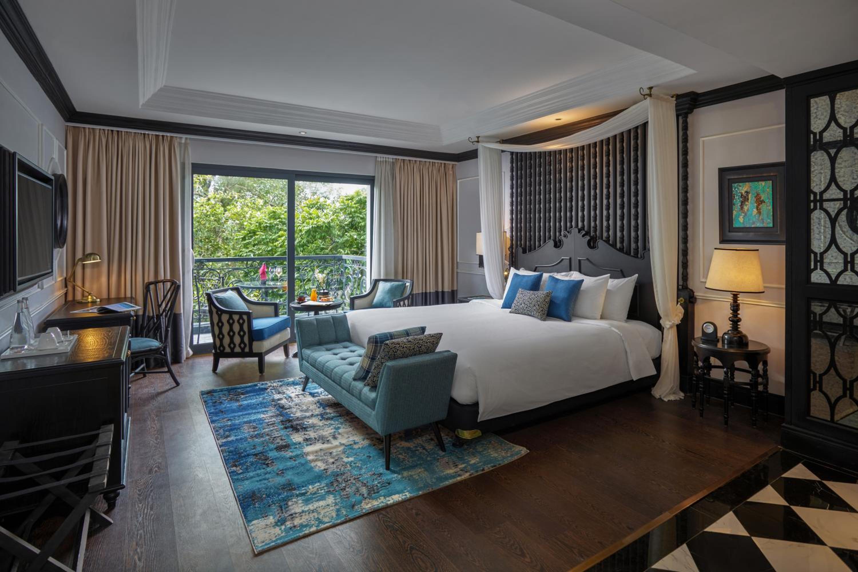 King Suite with Balcony - Free 1 drink