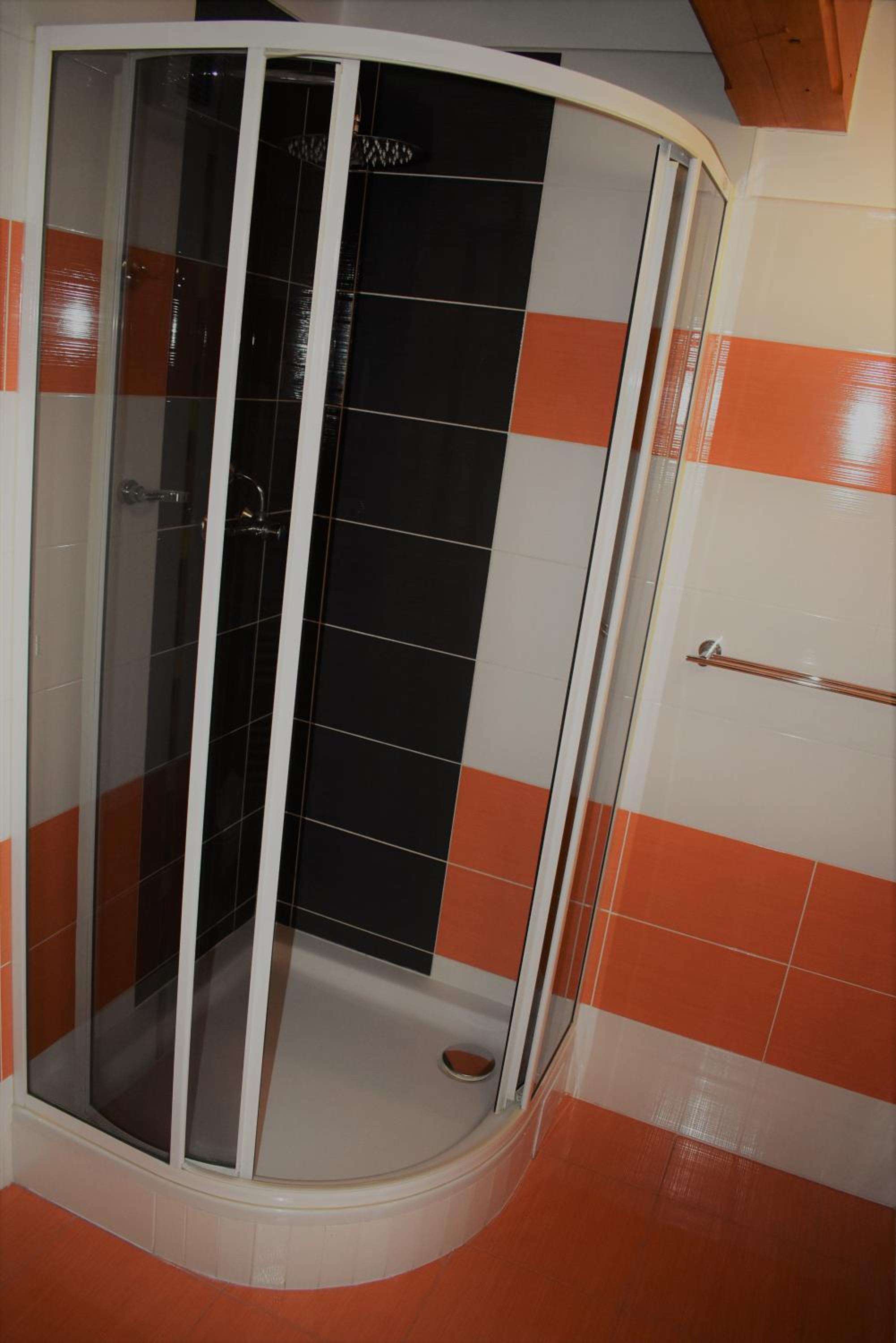 Double Room with Private Bathroom - Photo 16
