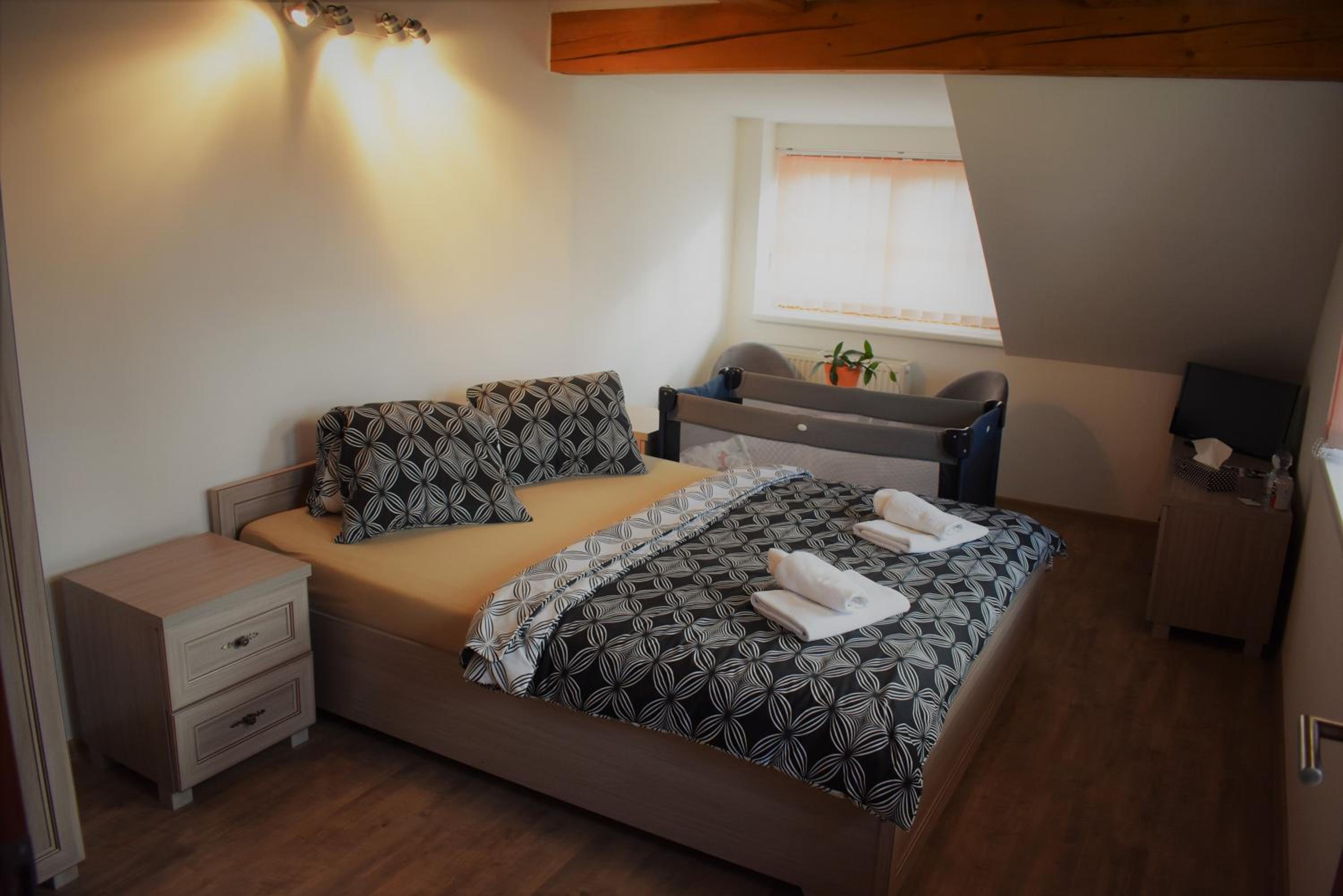 Double Room with Private Bathroom - Photo 3