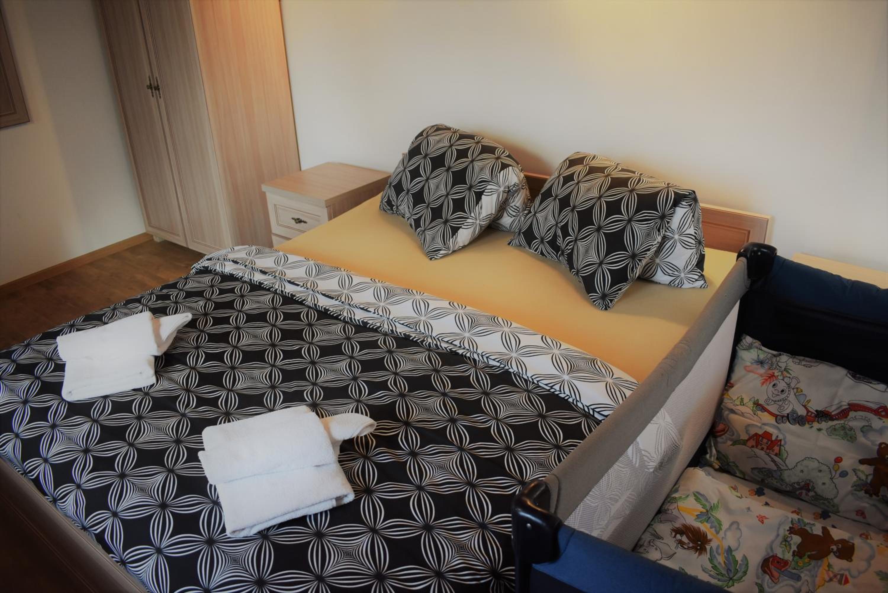 Double Room with Private Bathroom - Photo 2