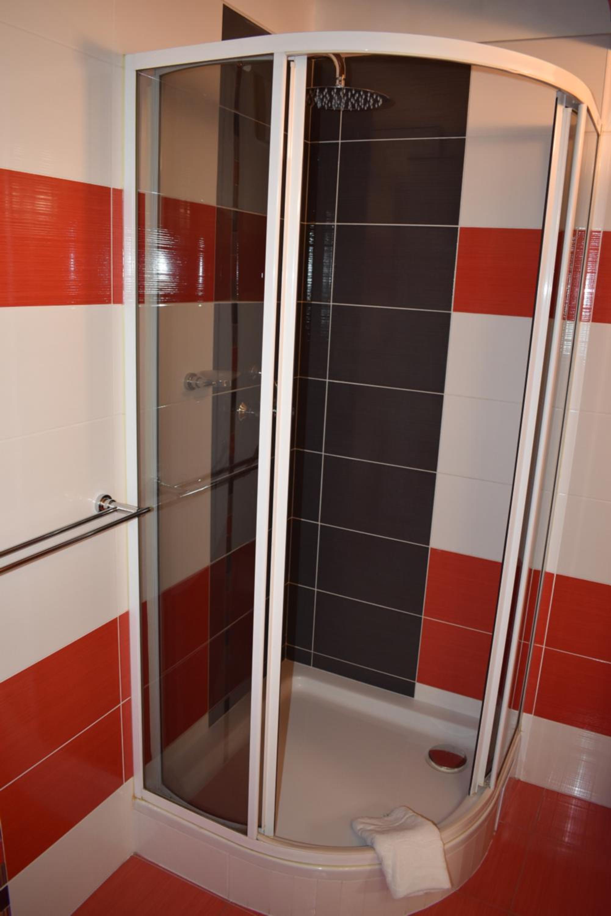 Double Room with Private Bathroom - Photo 12