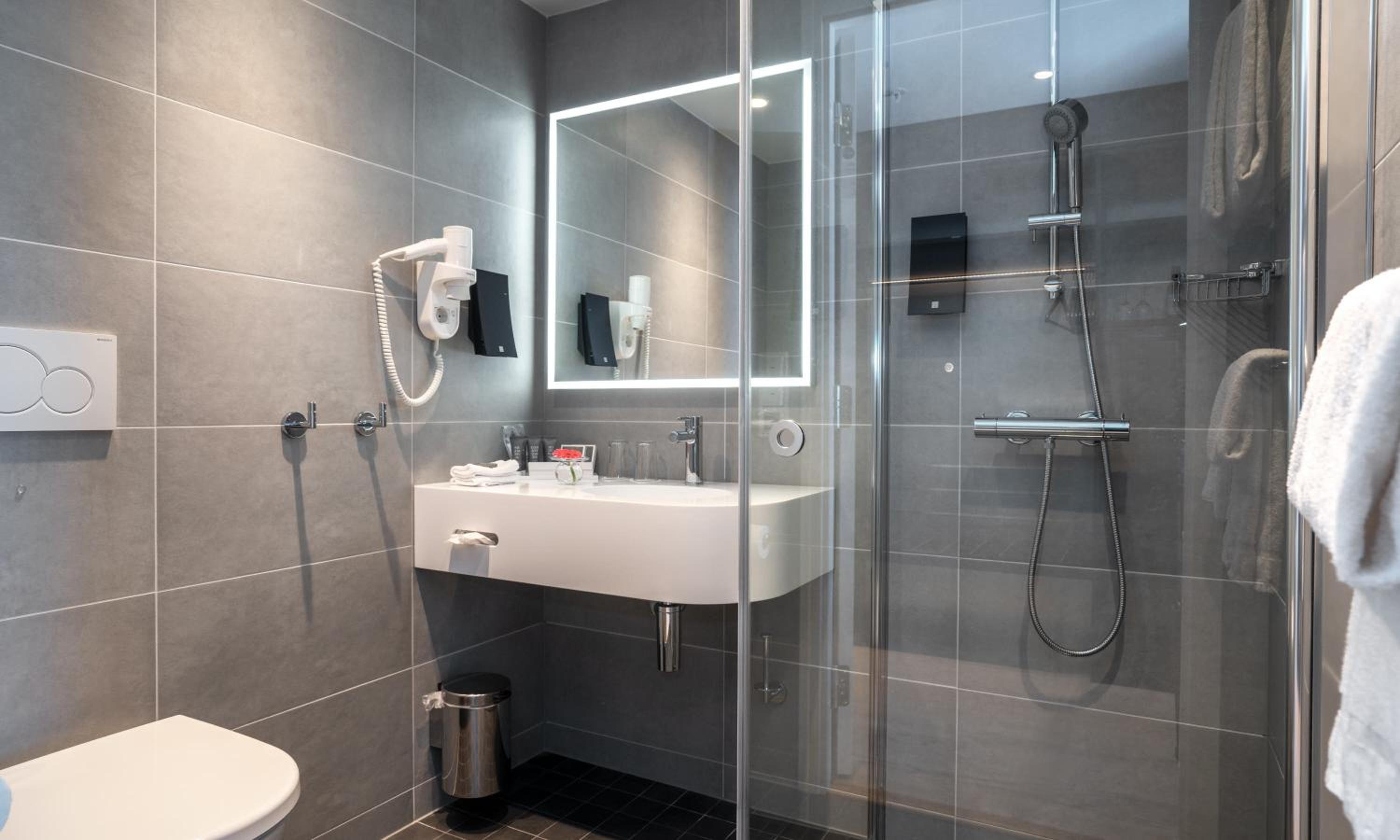Standard Twin Room - Photo 4