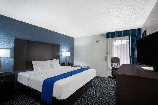 King Room with Roll-In Shower - Disability Access/Non Smoking
