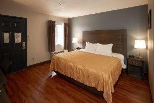 King Room - Non Smoking - Photo 9